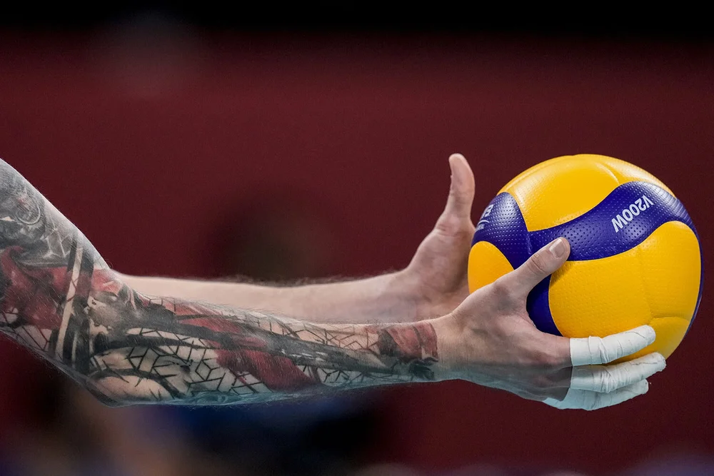  Ivan Iakovlev, of the Russian Olympic Committee, prepares to serve during the men's volleyball preliminary round pool B match between United States and Russian Olympic Committee at the 2020 Summer Olympics, Monday, July 26, 2021, in Tokyo, Japan. (A