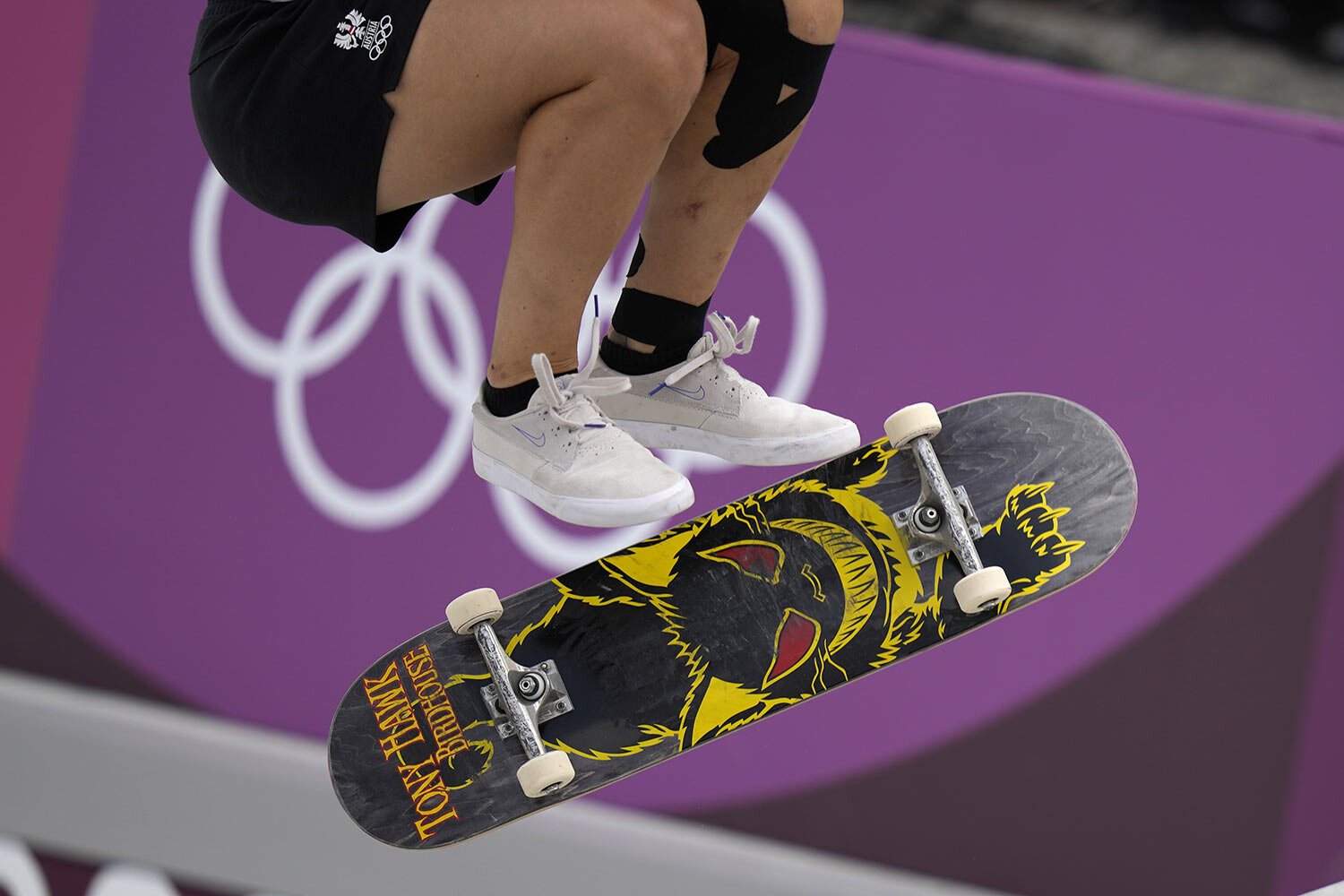 Julia Brueckler of Austria competes in the women's street skateboarding finals at the 2020 Summer Olympics, Monday, July 26, 2021, in Tokyo, Japan.(AP Photo/Ben Curtis) 