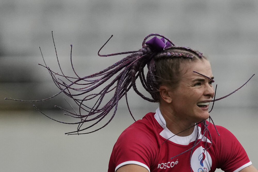  Russian Olympic Committee's Alena Tiron's braids fly as she plays in their women's rugby sevens match against New Zealand at the 2020 Summer Olympics, Friday, July 30, 2021 in Tokyo, Japan. (AP Photo/Shuji Kajiyama) 