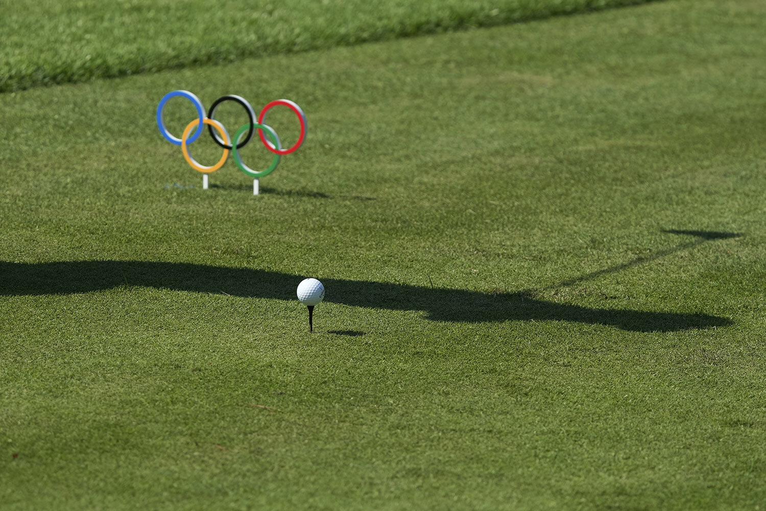  Xander Schauffele, of the United States hits a tee shot on the 14th hole during the final round of the men's golf event at the 2020 Summer Olympics on Sunday, Aug. 1, 2021, in Kawagoe, Japan. (AP Photo/Andy Wong) 