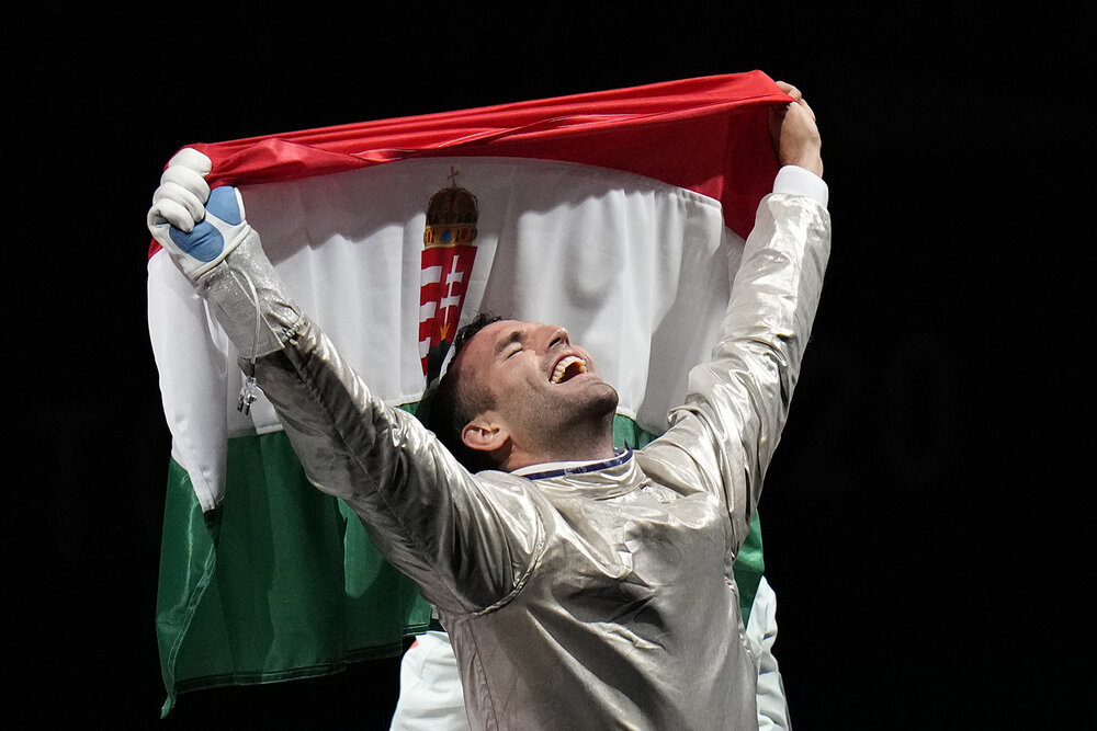  Aron Szilagyi of Hungary celebrates winning the gold medal after defeating Luigi Samele of Italy compete in the men's individual final Sabre competition at the 2020 Summer Olympics, Saturday, July 24, 2021, in Chiba, Japan. (AP Photo/Hassan Ammar) 