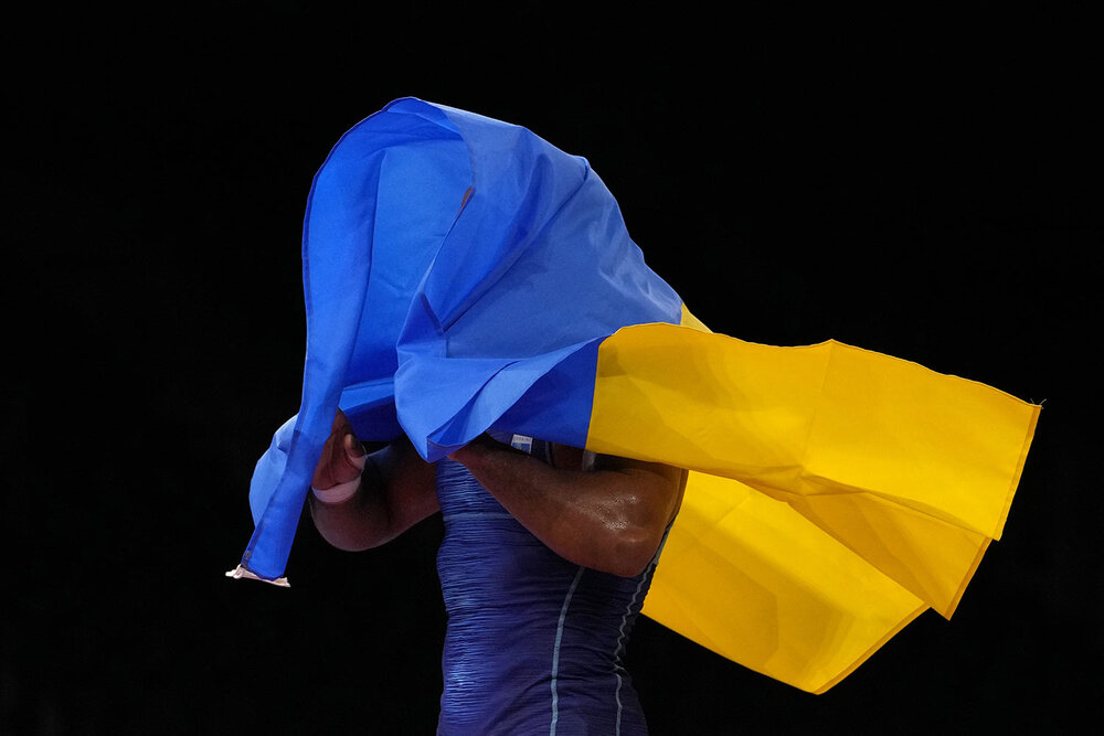  Ukraine's Zhan Beleniuk celebrates defeating Hungary's Viktor Lorincz during the men's 87kg Greco-Roman wrestling final match at the 2020 Summer Olympics, Wednesday, Aug. 4, 2021, in Chiba, Japan. (AP Photo/Aaron Favila) 