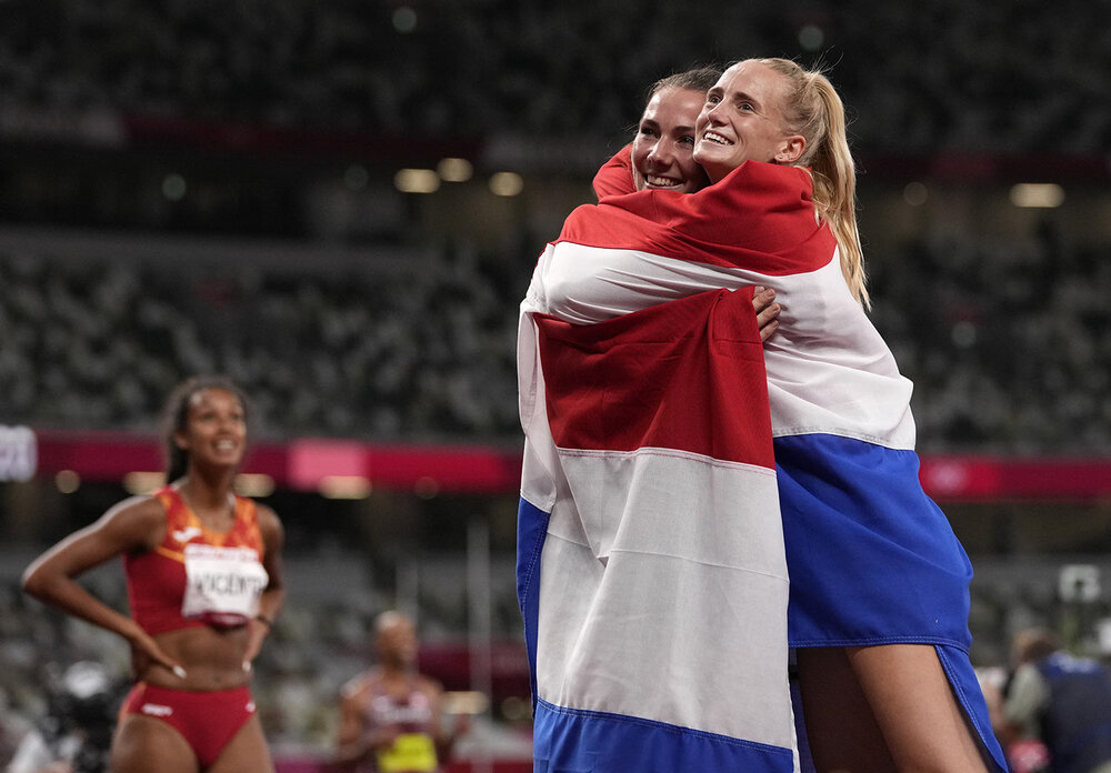  Anouk Vetter, of Netherlands, right, silver, and Emma Oosterwegel, of Netherlands, bronze, celebrate after the heptathlon at the 2020 Summer Olympics, Thursday, Aug. 5, 2021, in Tokyo, Japan. (AP Photo/Francisco Seco) 