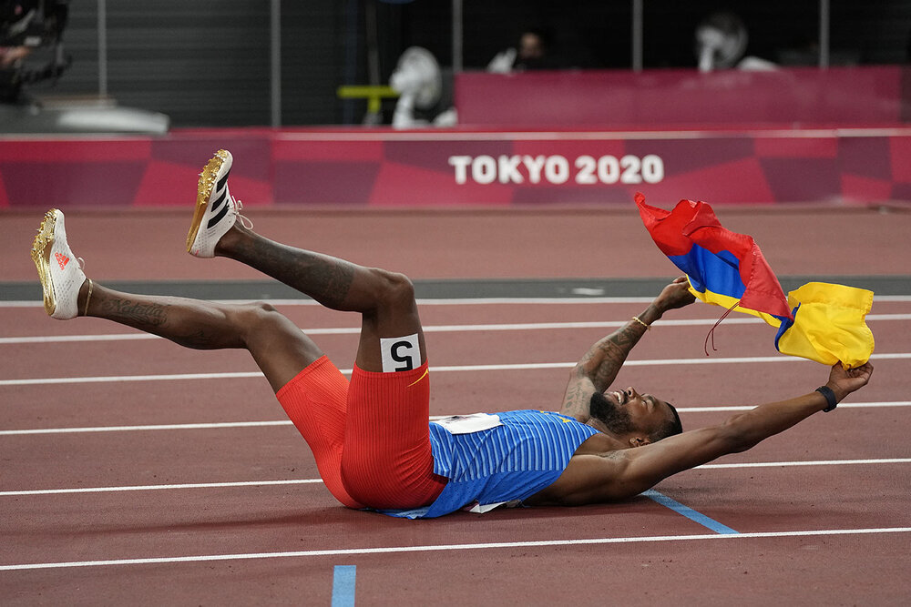  Anthony Zambrano, of Colombia, reacts after his second place finish in the final of the men's 400-meters at the 2020 Summer Olympics, Thursday, Aug. 5, 2021, in Tokyo. (AP Photo/David J. Phillip) 