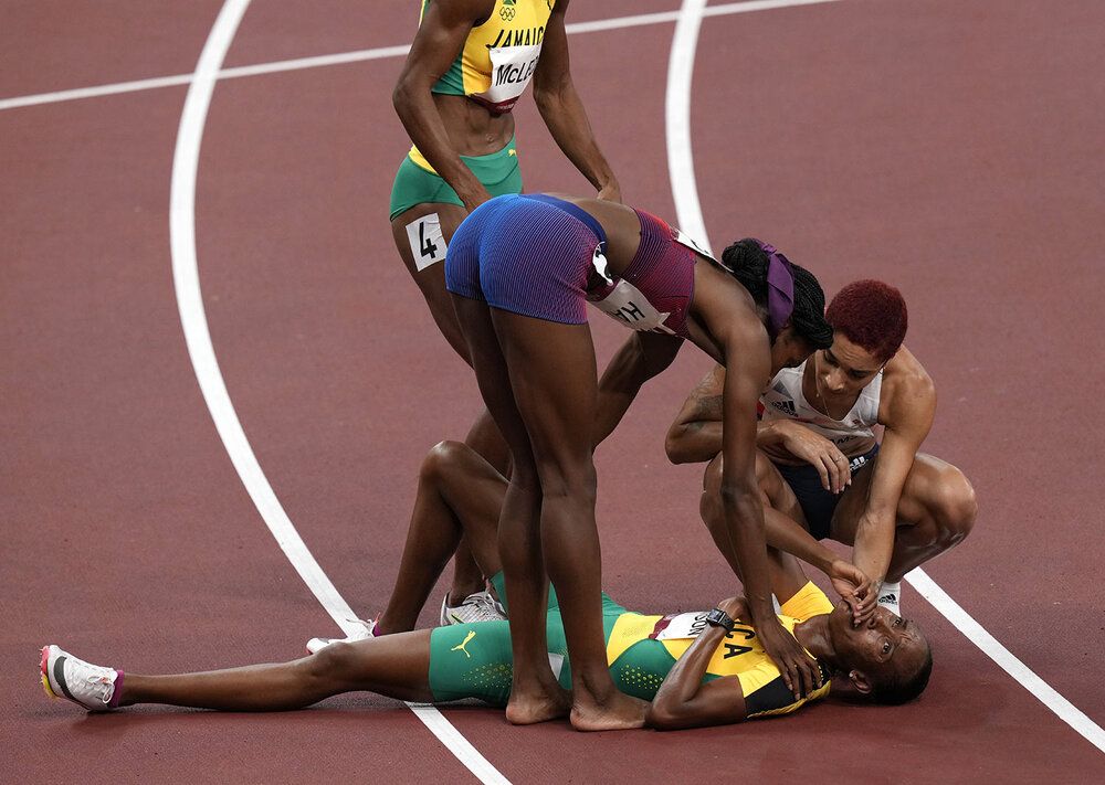  Stephenie Mcpherson, of Jamaica reacts as she is helped from the track after the final of women's 400-meters at the 2020 Summer Olympics, Friday, Aug. 6, 2021, in Tokyo, Japan. (AP Photo/Francisco Seco) 