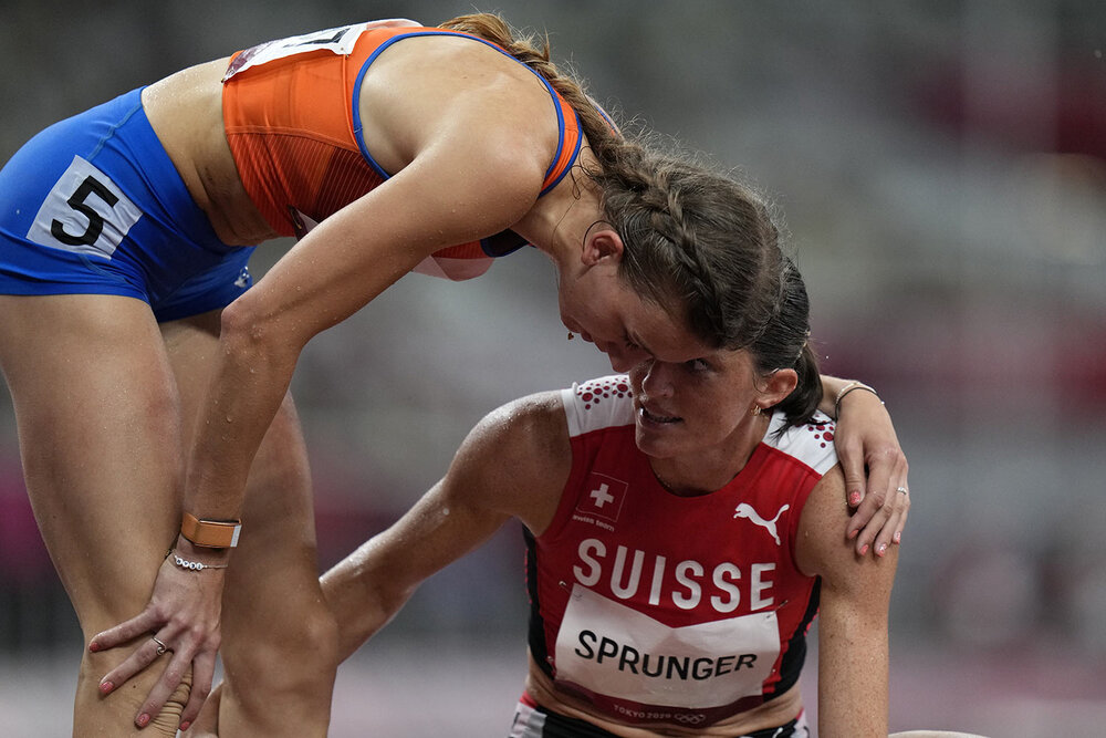  Femke Bol, left, of the Netherlands, embraces Lea Sprunger, of Switzerland, after their semifinal of the women's 400-meter hurdles at the 2020 Summer Olympics, Monday, Aug. 2, 2021, in Tokyo. (AP Photo/Petr David Josek) 