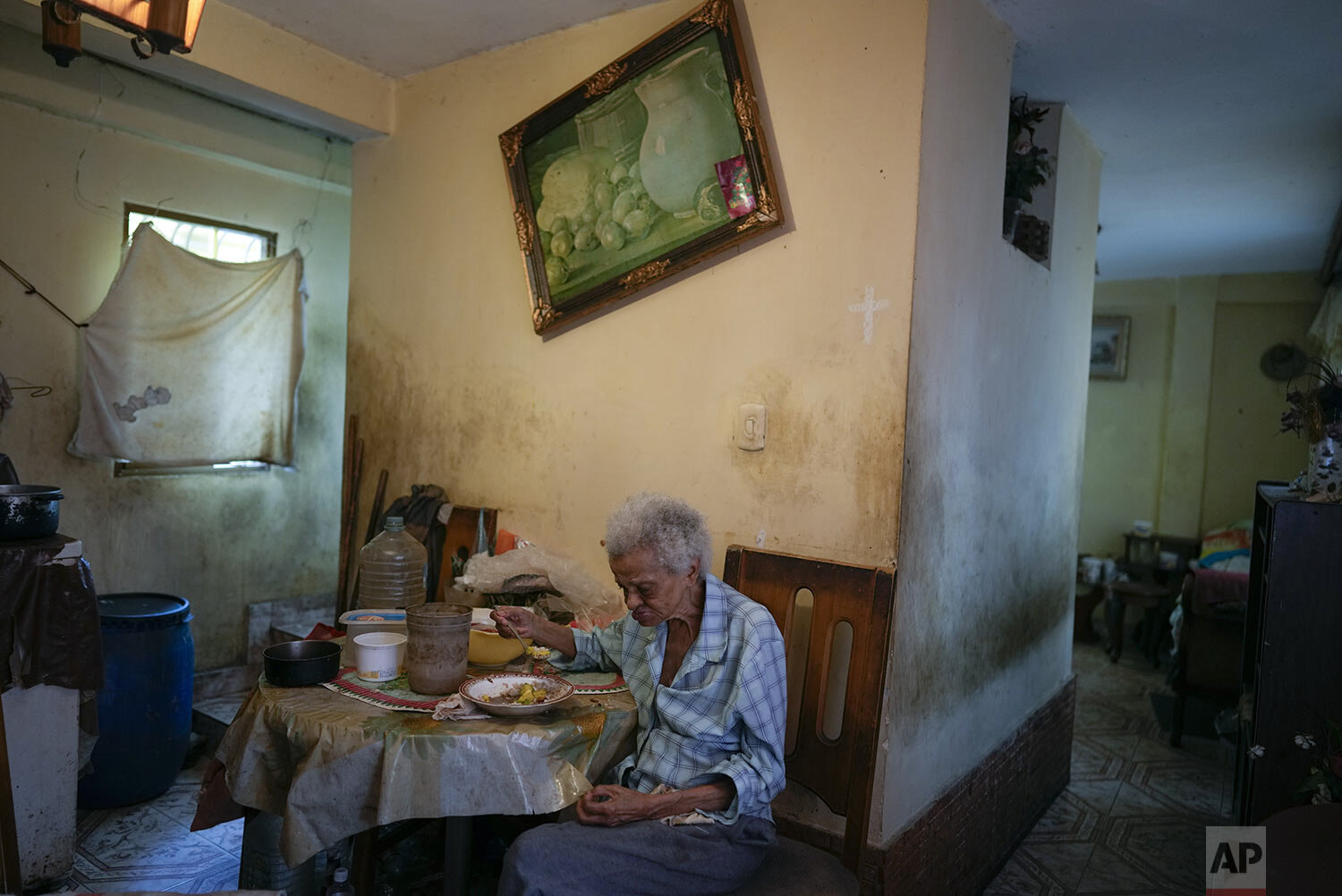  Zenobia Ansualve, 88, eats lunch in her home where she lives alone in Caracas, Venezuela, Aug. 18, 2021. Ansualve said she hasn't left her home since the start of the COVID-19 pandemic and survives on $20 a month from a room she rents. (AP Photo/Ari