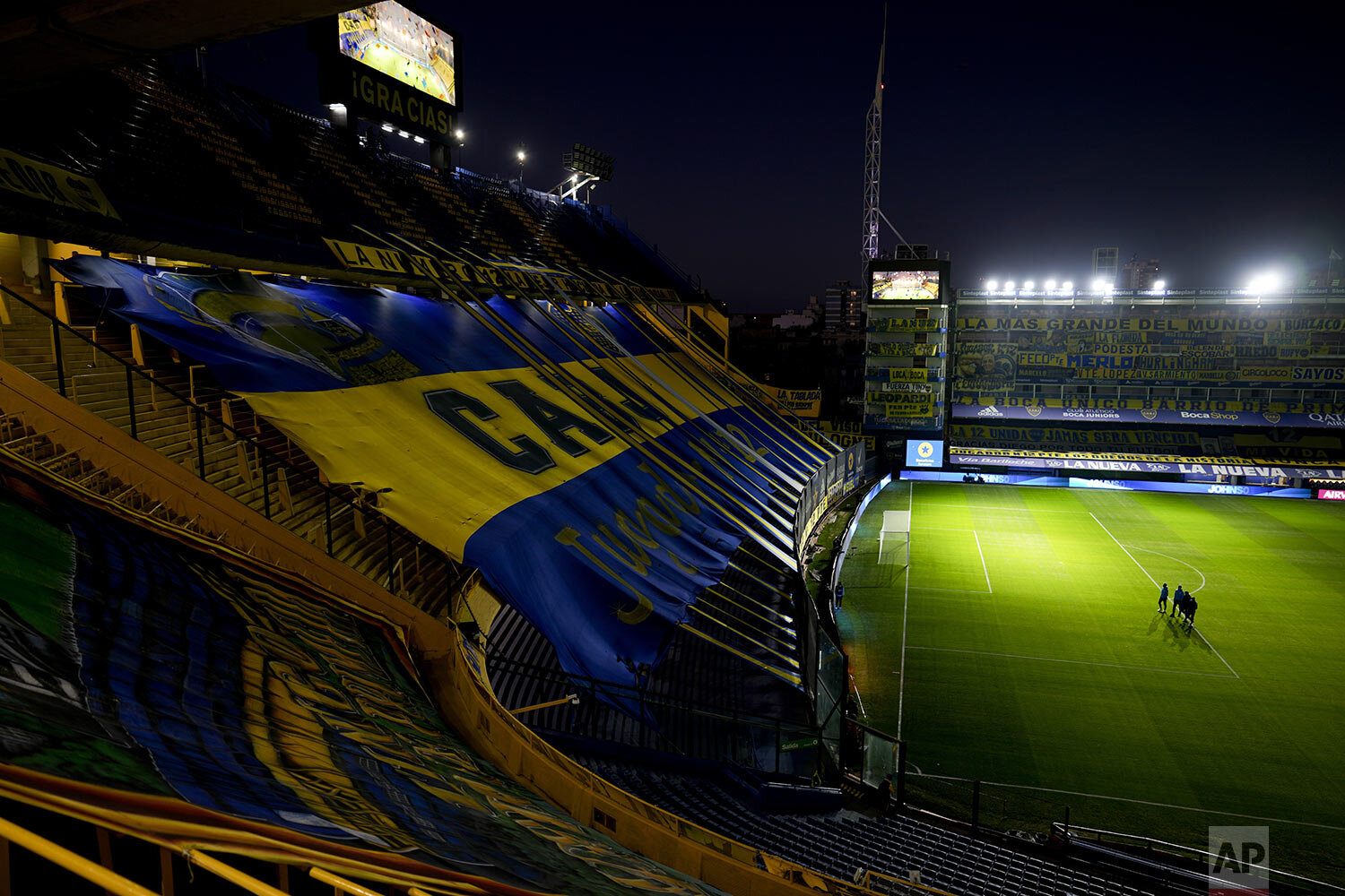  Soccer players walk on the field of the empty Bombonera stadium prior to a match between Boca Juniors and Racing Club in Buenos Aires, Argentina, Aug. 30, 2021. (AP Photo/Natacha Pisarenko) 