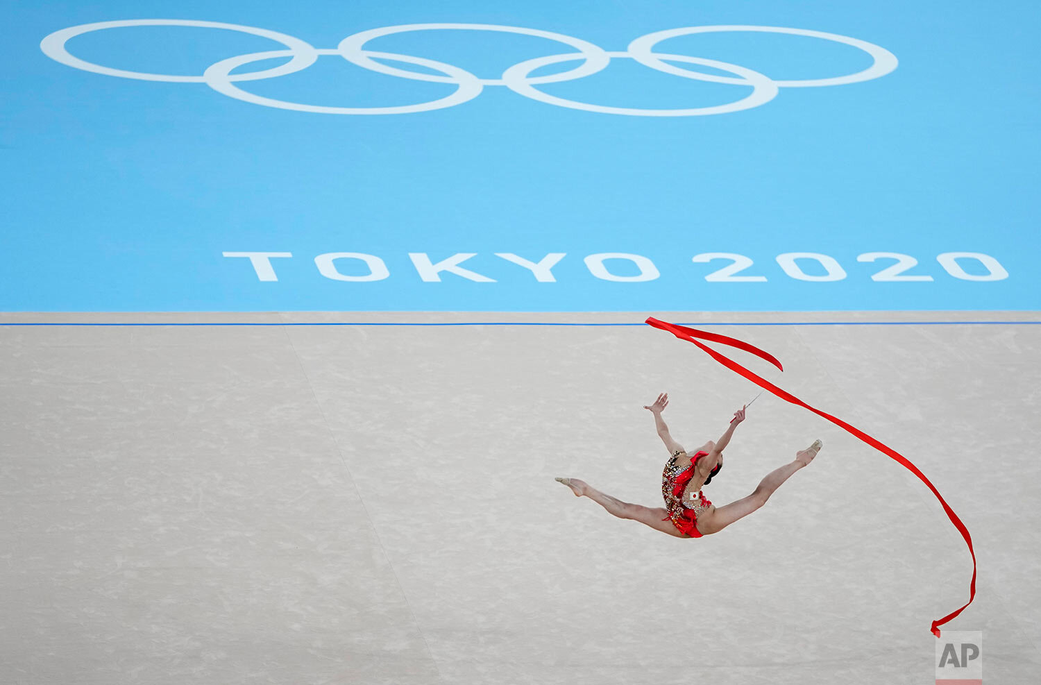  Chisaki Oiwa, of Japan, performs during the rhythmic gymnastics individual all-around qualifier at the 2020 Summer Olympics, Friday, Aug. 6, 2021, in Tokyo. (AP Photo/Natacha Pisarenko) 