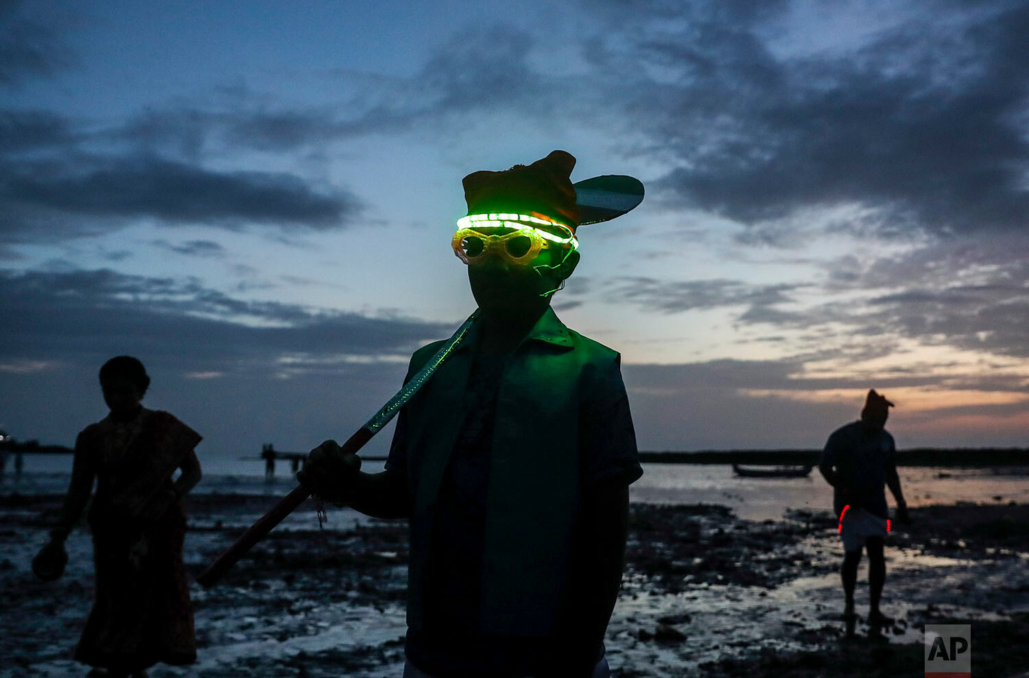  A boy from a fishing community posses for a picture along the shores of the Arabian Sea on the occasion of Narli Purnima Festival celebration in Mumbai, India, Sunday, Aug. 22, 2021. (AP Photo/Rafiq Maqbool) 