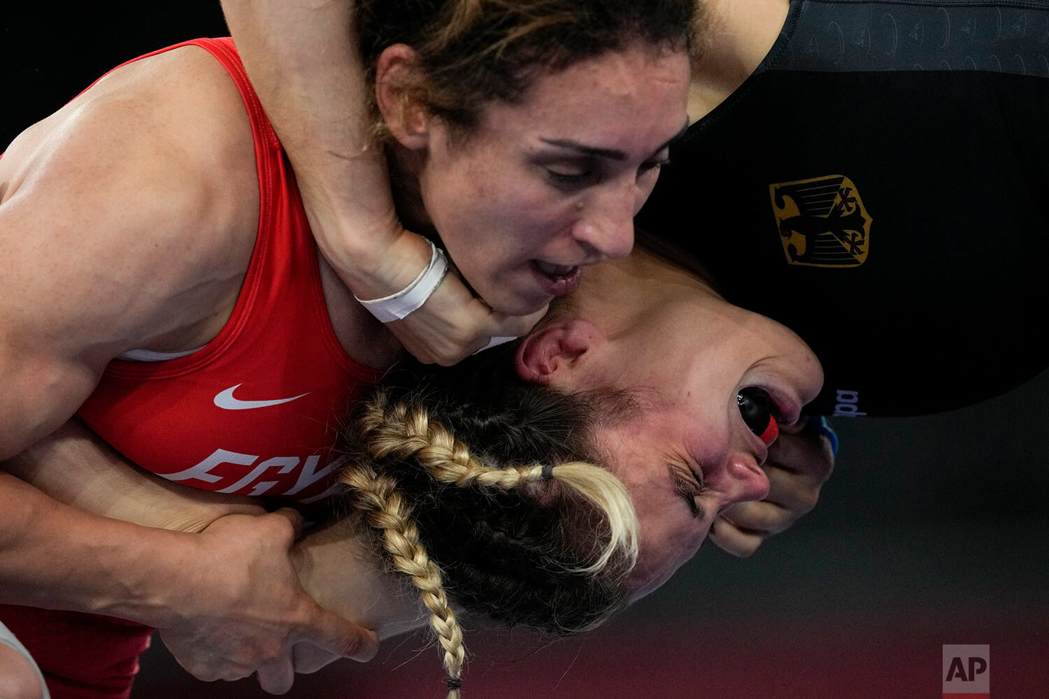  Germany's Anna Carmen Schell, right, reacts during her batlle against Egypt's Enas Ahmed at the women's 68kg freestyle wrestling match at the 2020 Summer Olympics, Monday, Aug. 2, 2021, in Chiba, Japan. (AP Photo/Aaron Favila) 
