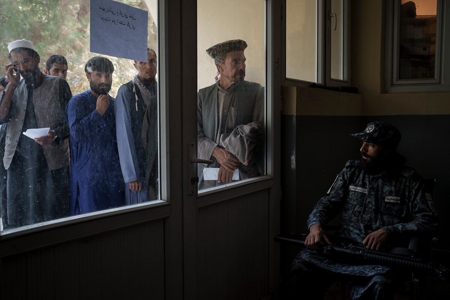  Afghans line up outside a police station in Kabul, Afghanistan, Sunday, Sept. 19, 2021. (AP Photo/Felipe Dana)  