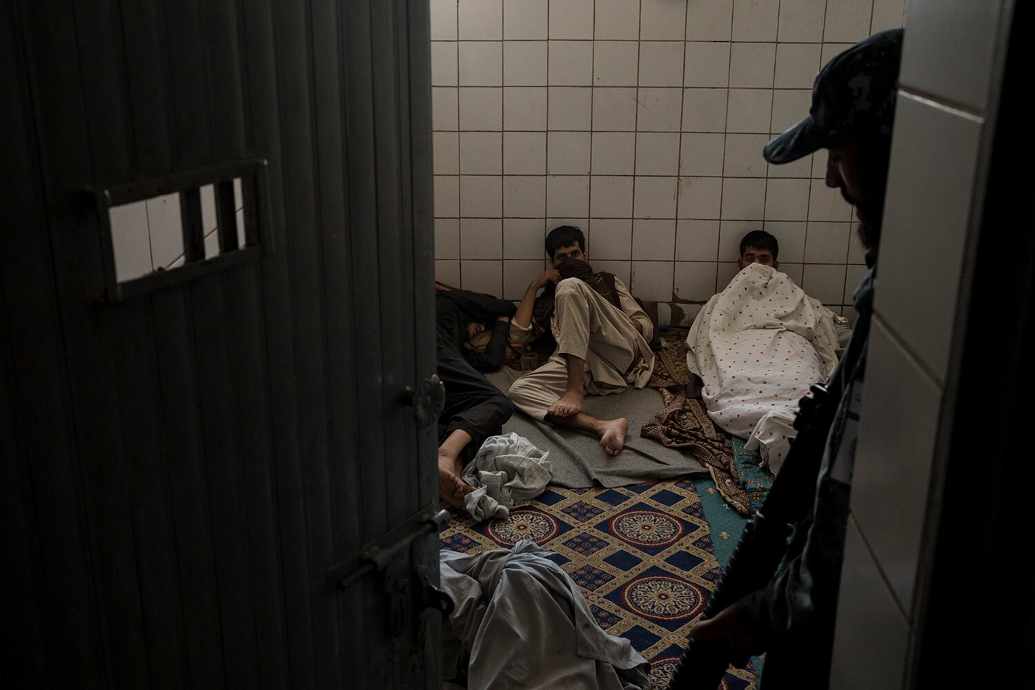  A Taliban fighter talks to detainees  at a police station in Kabul, Afghanistan, Sunday, Sept. 19, 2021. (AP Photo/Felipe Dana)  