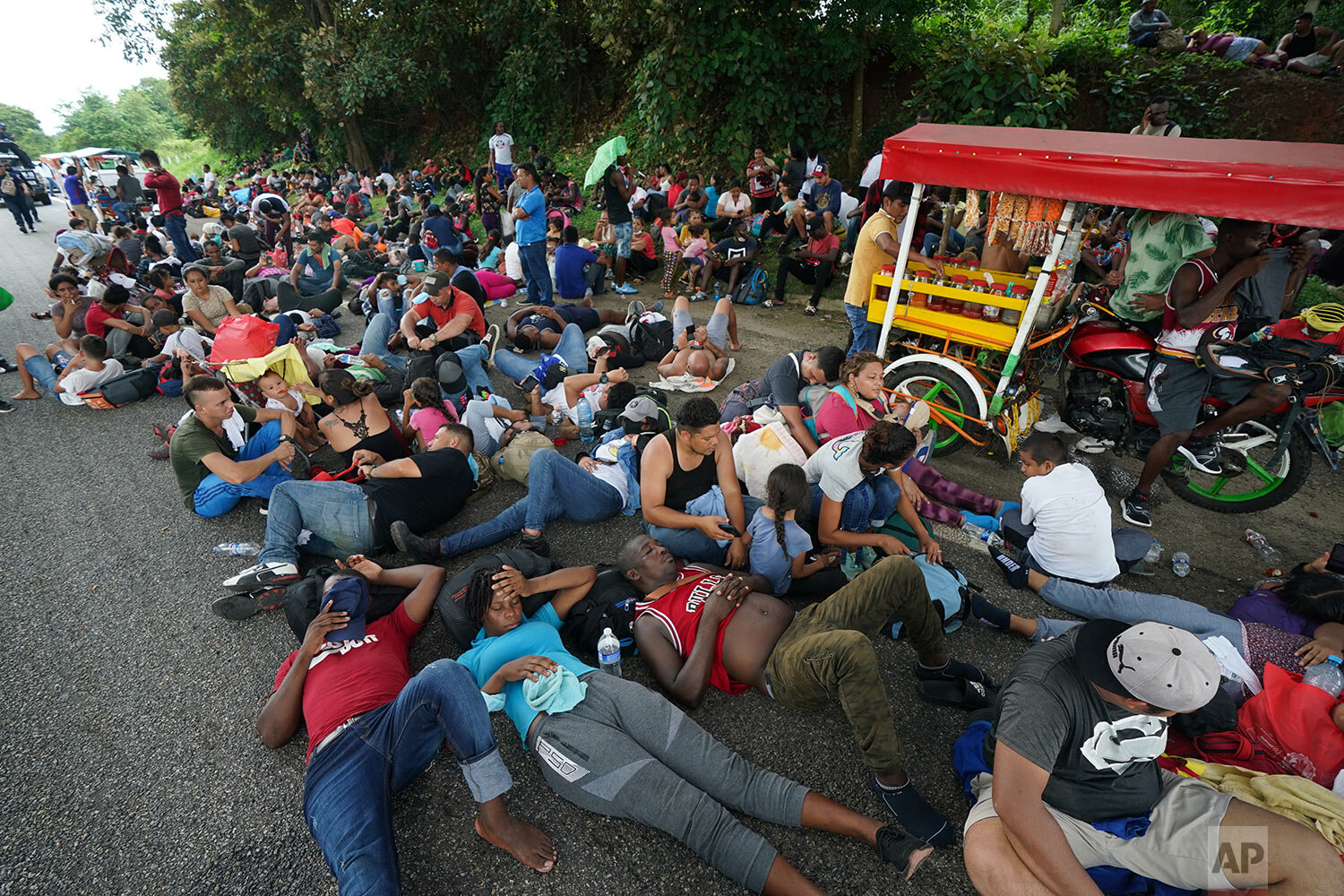  Migrants heading north to the U.S. rest along the Huehuetan highway in Chiapas state, Mexico, Sept. 4, 2021. (AP Photo/Marco Ugarte) 