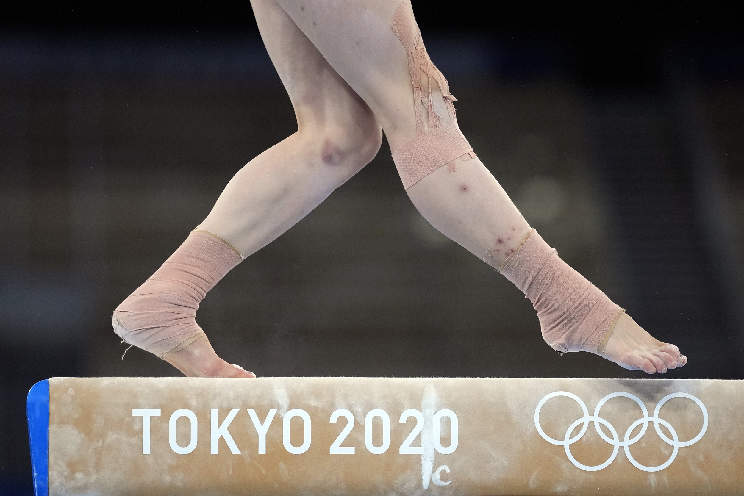  Guan Chenchen, of China, performs on the balance beam to win the gold medal during the artistic gymnastics women's apparatus final at the 2020 Summer Olympics, in Tokyo, Japan, on Aug. 3, 2021. (AP Photo/Ashley Landis) 