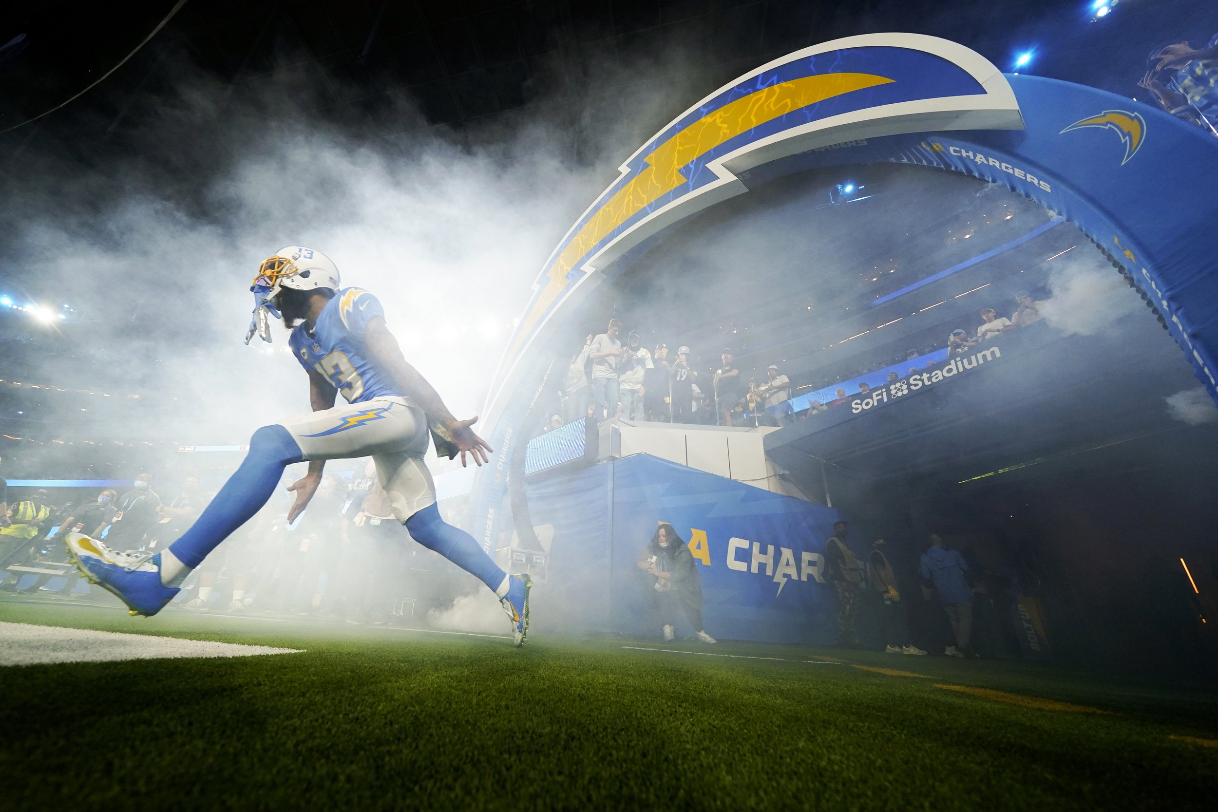  Los Angeles Chargers wide receiver Keenan Allen runs onto the field before an NFL football game against the Pittsburgh Steelers, on Nov. 21, 2021, in Inglewood, Calif. (AP Photo/Ashley Landis) 
