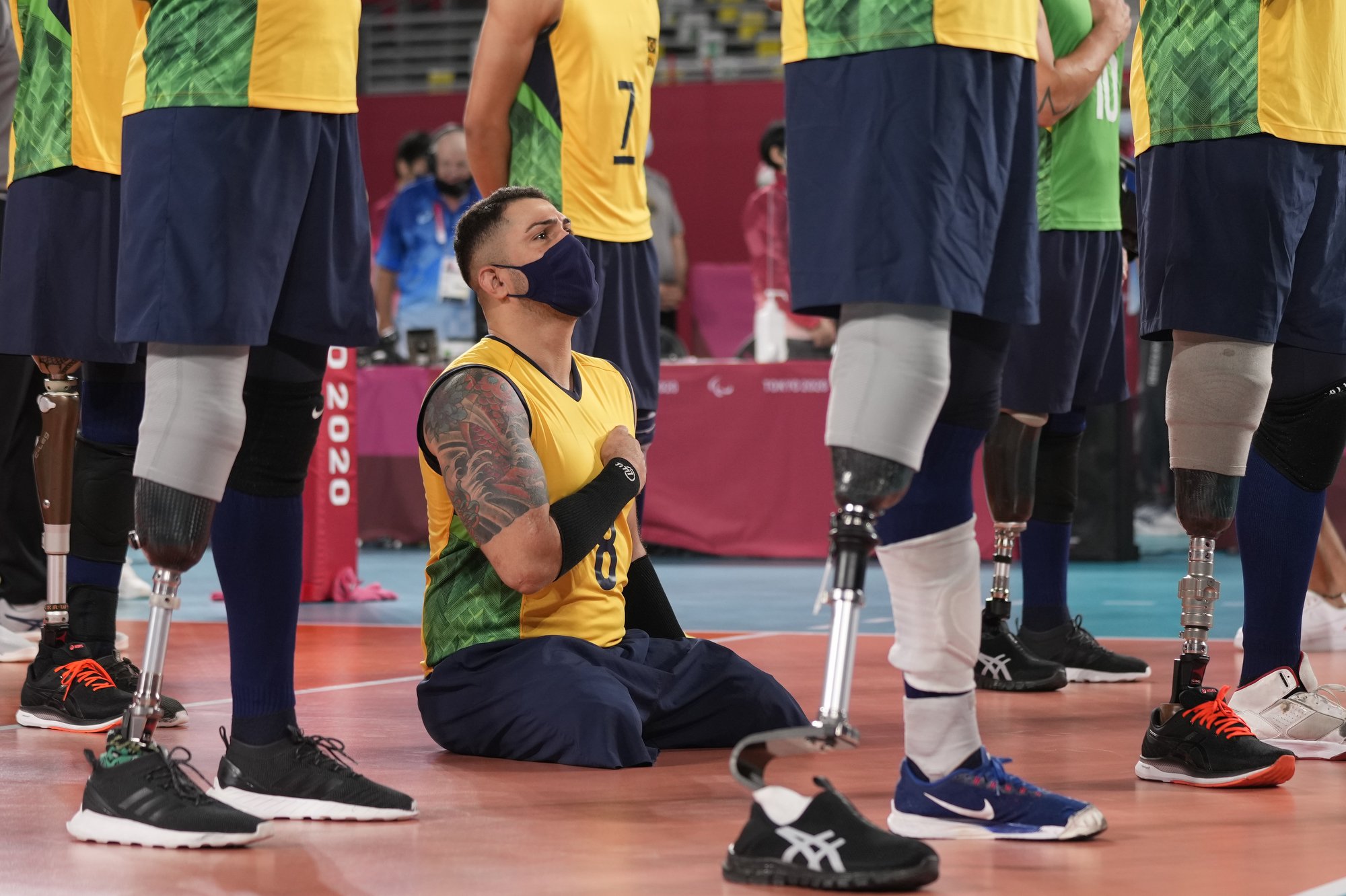  Brazil's Daniel Yoshizawa sings the national anthem with teammates before the men's sitting volleyball semifinal against Russian Paralympic Committee at Tokyo 2020 Paralympic Games, Thursday, Sept. 2, 2021, in Chiba, east of Tokyo, Japan. (AP Photo/