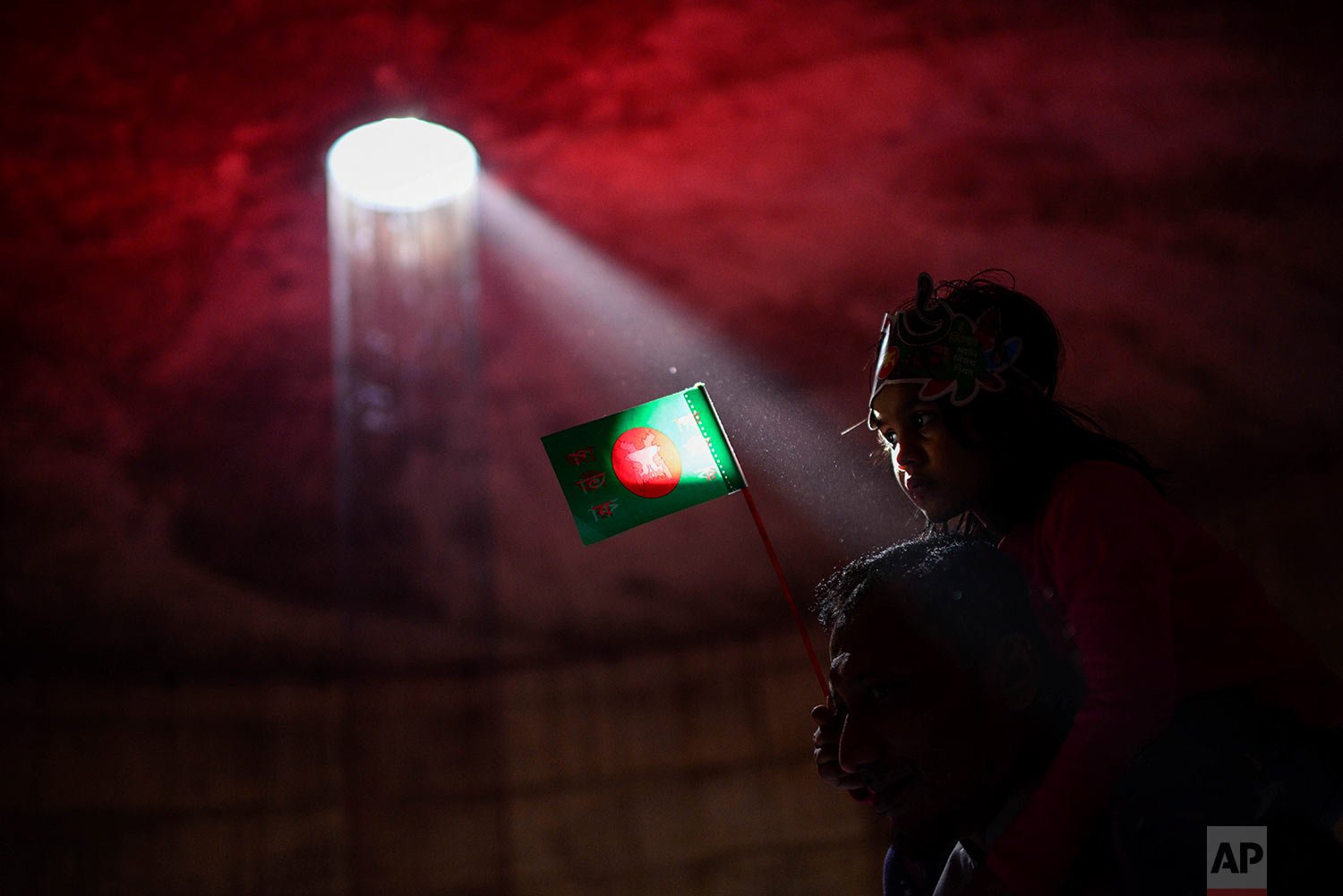  A Bangladeshi man carries his granddaughter holding their national flag inside the Museum of Independence during celebrations to mark 50 years of victory over Pakistan, at an event in Dhaka, Bangladesh, Thursday, Dec. 16, 2021.  (AP Photo/Mahmud Hos