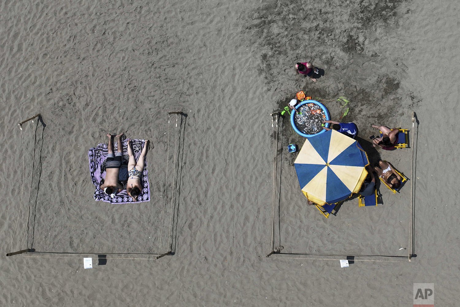  People spend time on Agua Dulce beach in Lima, Peru, Dec. 30, 2021. The Peruvian government announced the closing of beaches for Dec. 31 - Jan. 1 as a measure to help prevent the spread of COVID-19. (AP Photo/Guadalupe Pardo) 