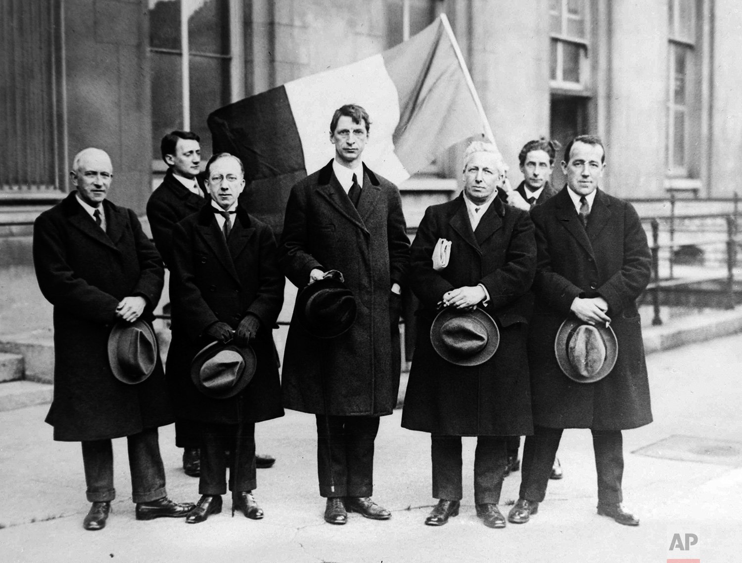  Eamon de Valera, center, is shown with his foreign representatives in Dublin, Ireland, Jan. 30, 1922. Eamon de Valera and his supporters caused a tremendous sensation at a recent meeting of the Dail when they walked out of the room and building, pro