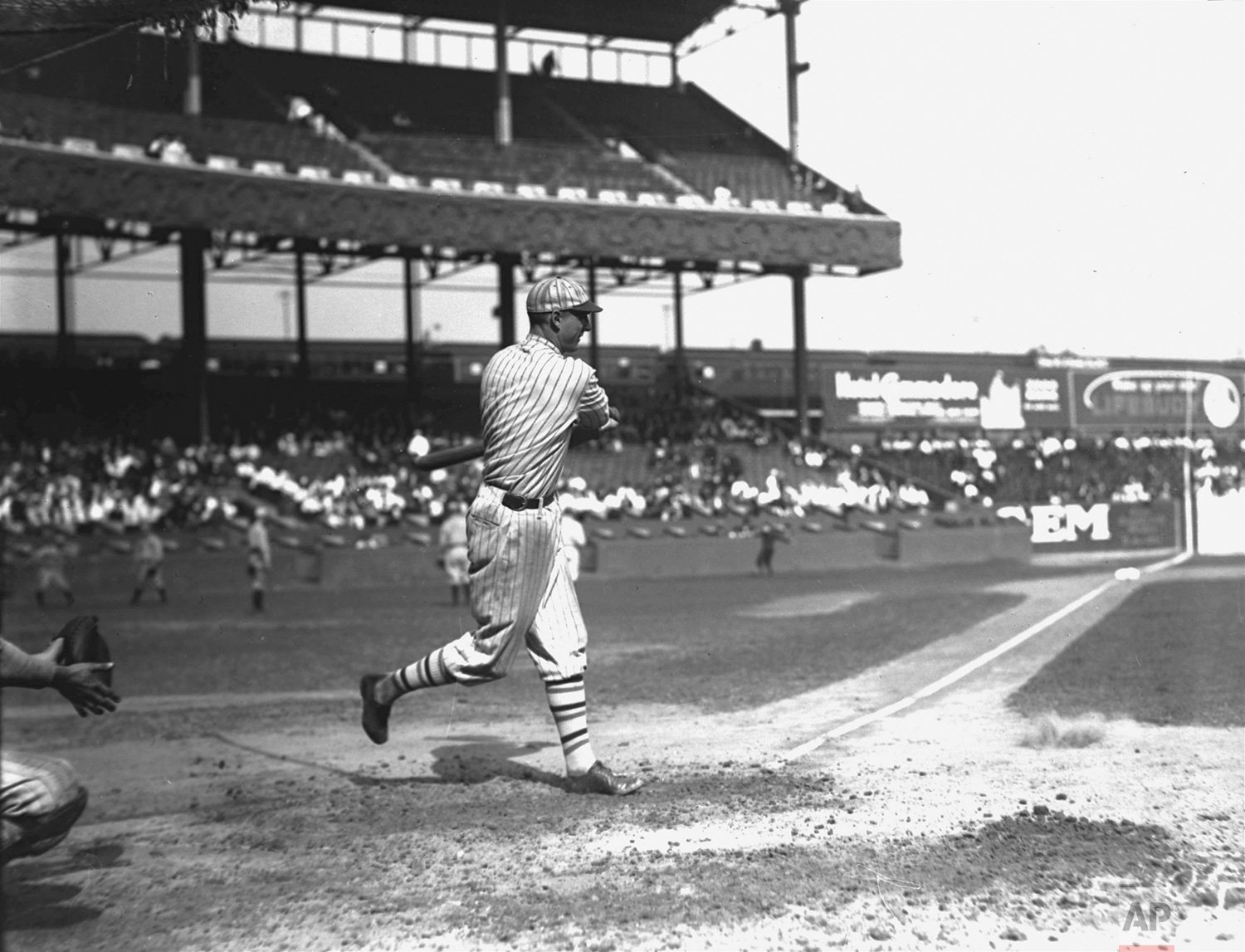  George "Highpockets" Kelly, New York Giants first baseman, at bat, 1922.  He was elected to the Hall of Fame, 1973. (AP Photo) 