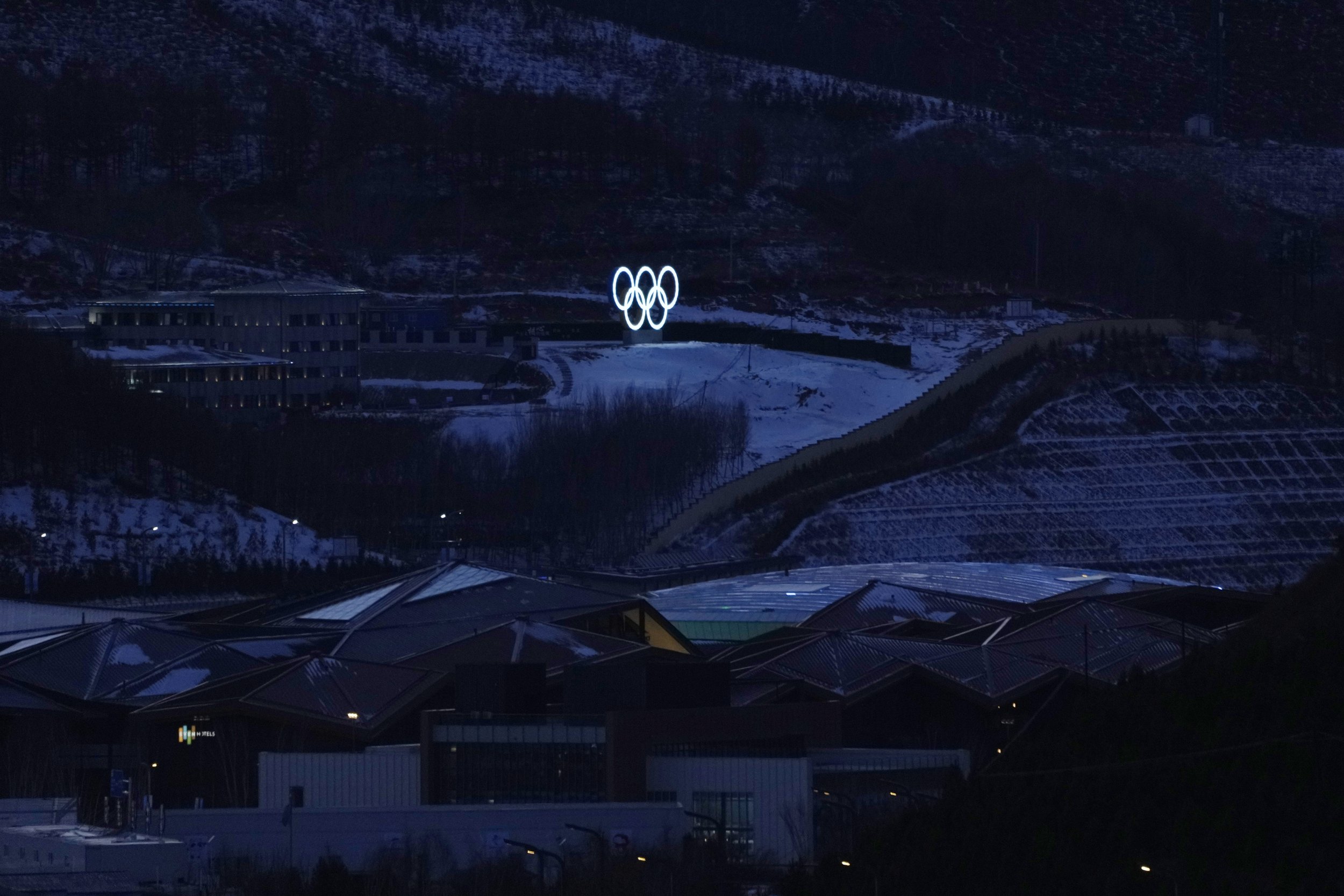  The Olympic rings shine near cross-country skiing training before the 2022 Winter Olympics, Wednesday, Feb. 2, 2022, in Zhangjiakou, China. (AP Photo/Alessandra Tarantino) 