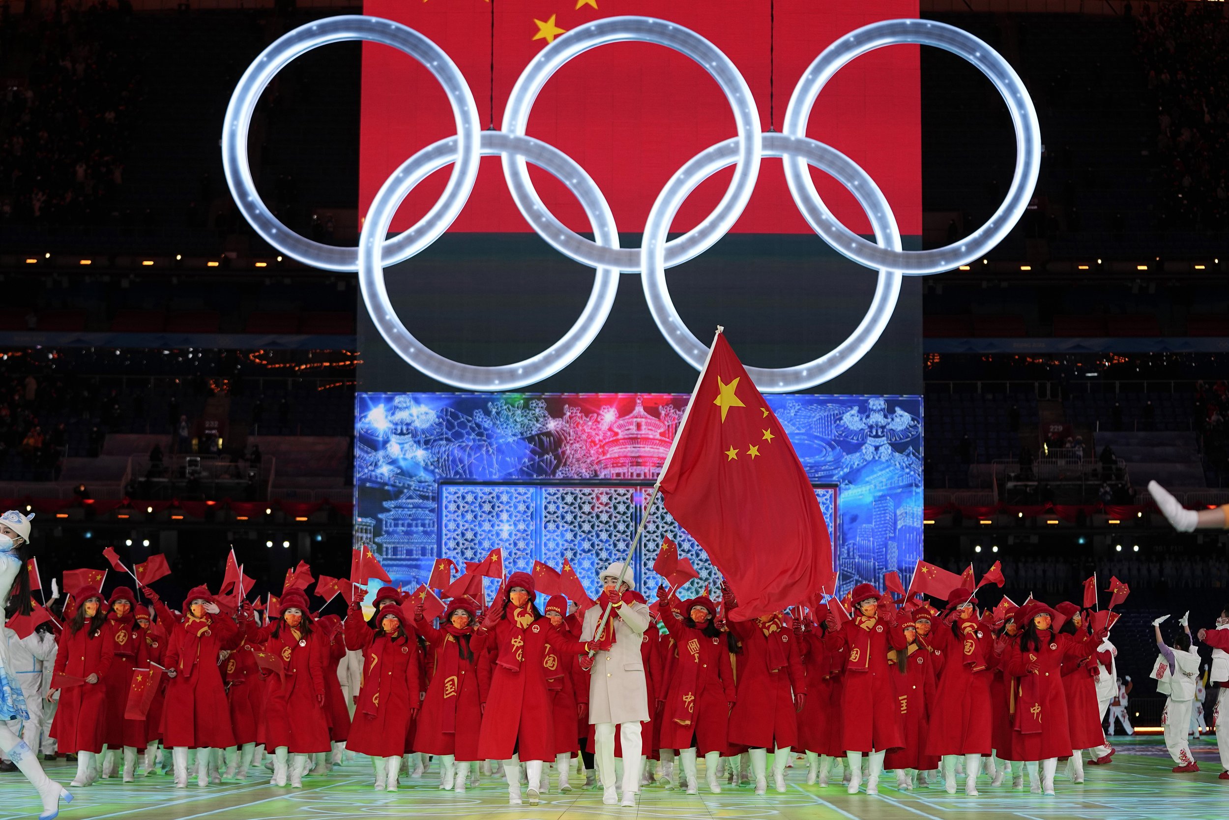  Gao Tingyu and Zhao Dan, of China, carry their national flag into the stadium during the opening ceremony of the 2022 Winter Olympics, Friday, Feb. 4, 2022, in Beijing. (AP Photo/Jae C. Hong) 