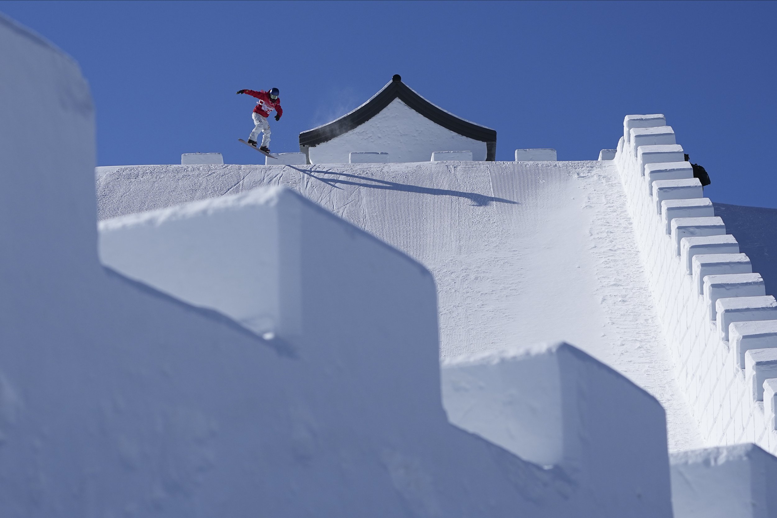  Japan's Miyabi Onitsuka competes during the women's slopestyle qualifying at the 2022 Winter Olympics, Saturday, Feb. 5, 2022, in Zhangjiakou, China. (AP Photo/Gregory Bull) 