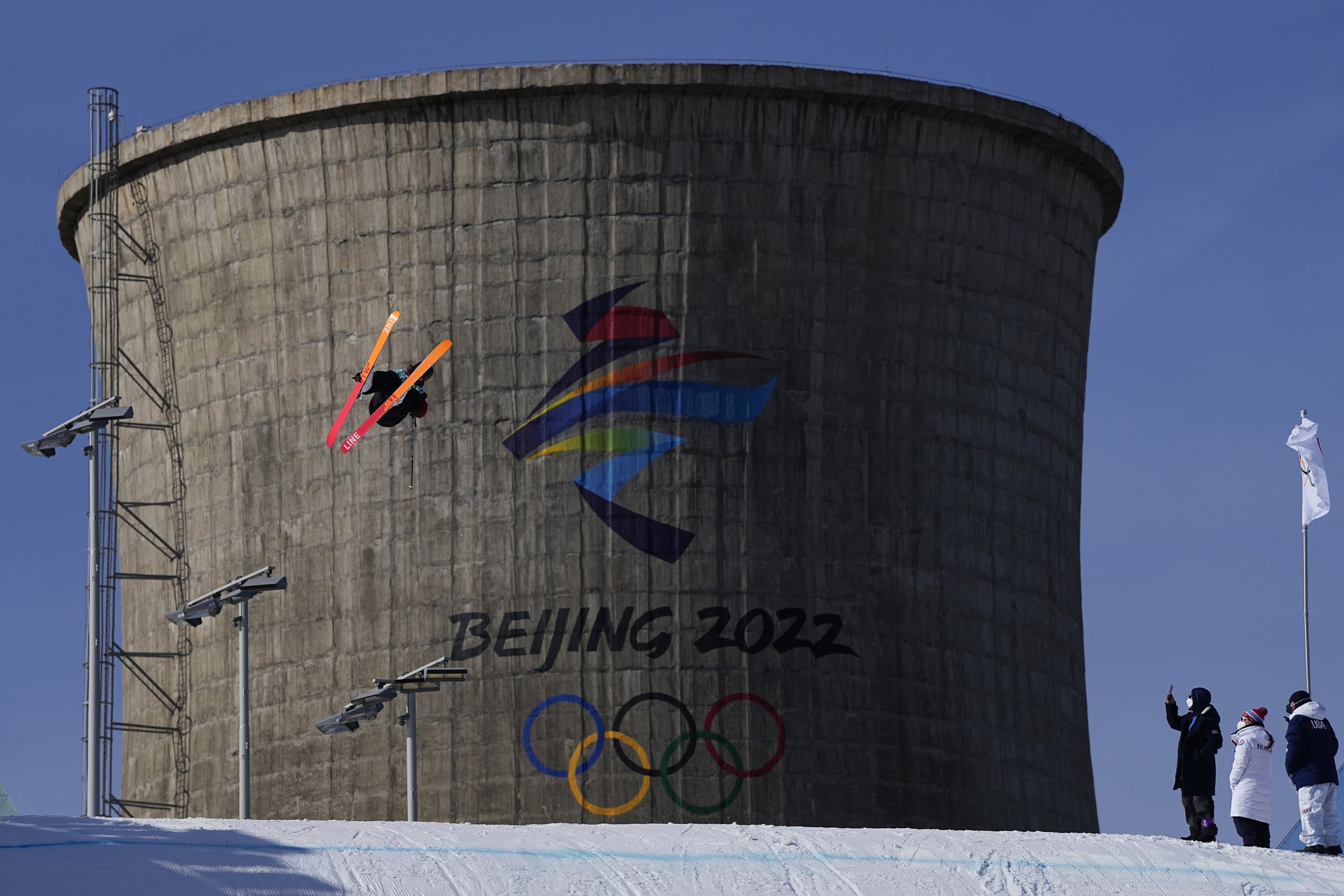  Britain's James Woods trains for the men's freestyle skiing big air competition at the 2022 Winter Olympics, Sunday, Feb. 6, 2022, in Beijing. (AP Photo/Jae C. Hong) 
