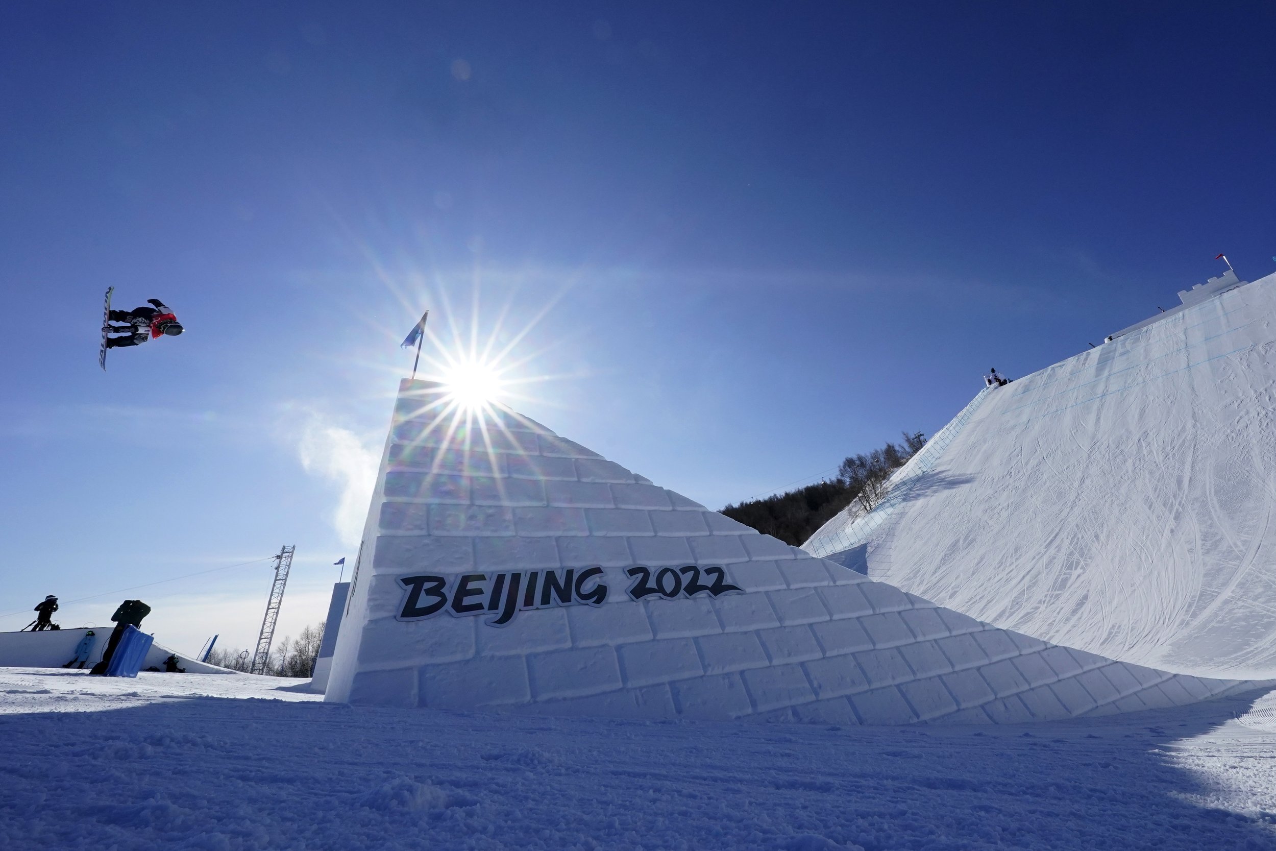  United States' Hailey Langland competes during the women's slopestyle finals at the 2022 Winter Olympics, Sunday, Feb. 6, 2022, in Zhangjiakou, China. (AP Photo/Gregory Bull) 