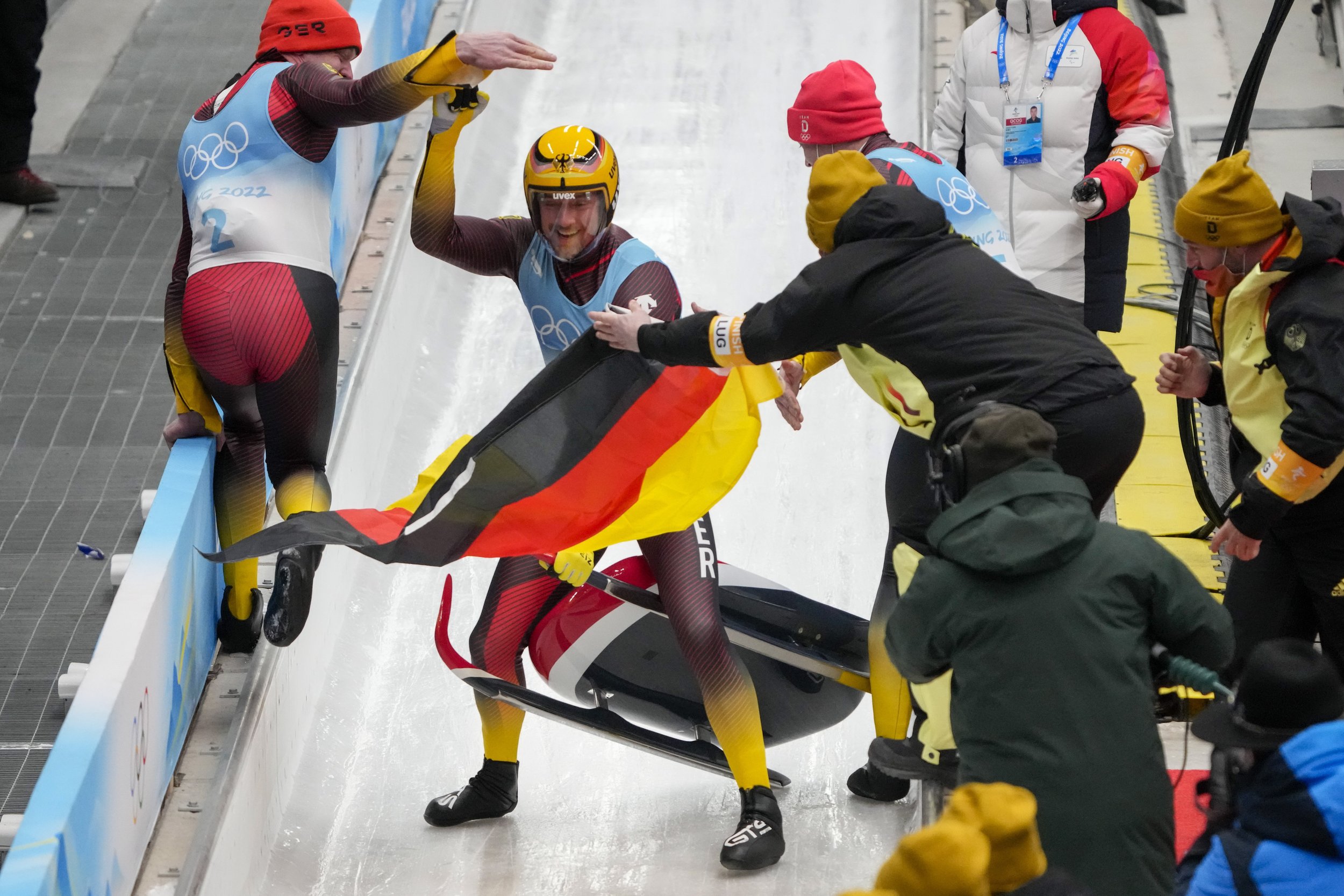  Johannes Ludwig, of Germany, celebrates winning the gold medal in luge men's singles at the 2022 Winter Olympics, Sunday, Feb. 6, 2022, in the Yanqing district of Beijing. (AP Photo/Mark Schiefelbein) 