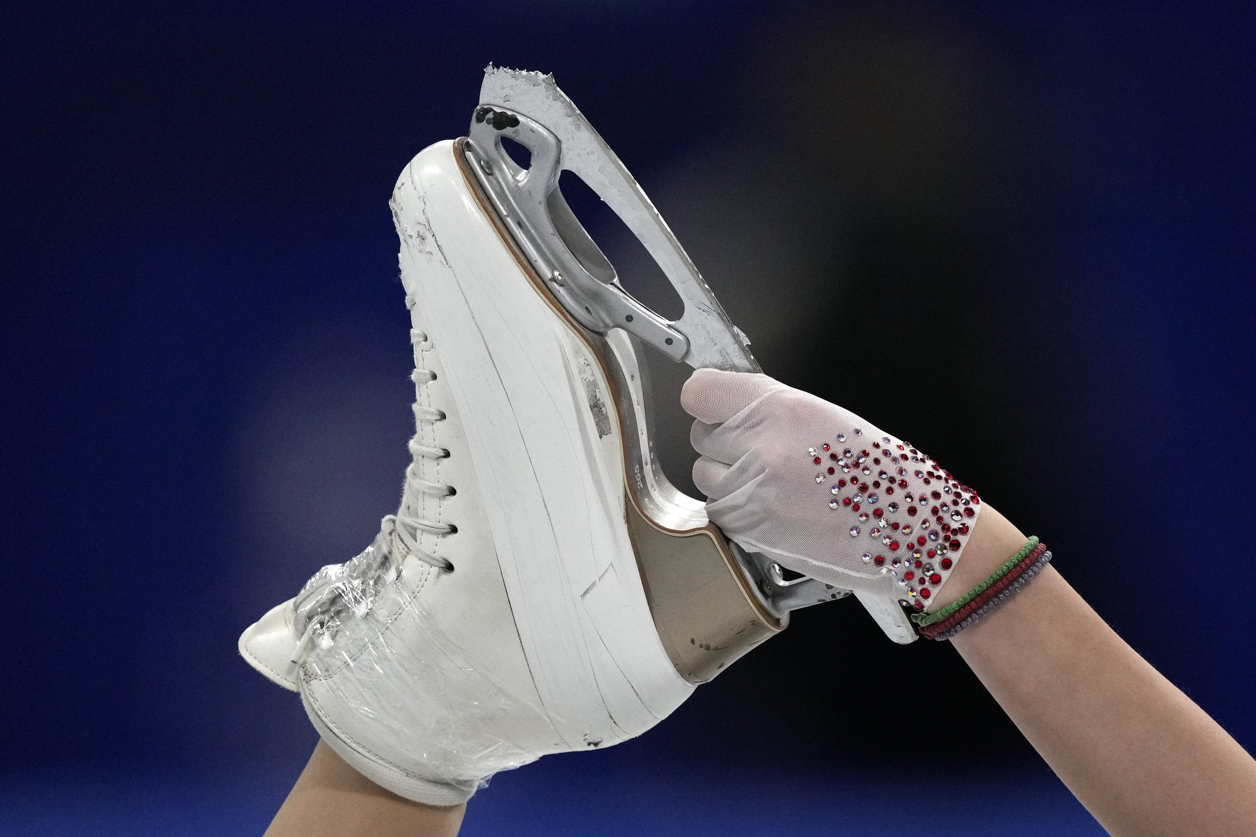  Anastasiia Shabotova, of Ukraine, competes in the women's short program team figure skating competition at the 2022 Winter Olympics, Sunday, Feb. 6, 2022, in Beijing. (AP Photo/Bernat Armangue) 
