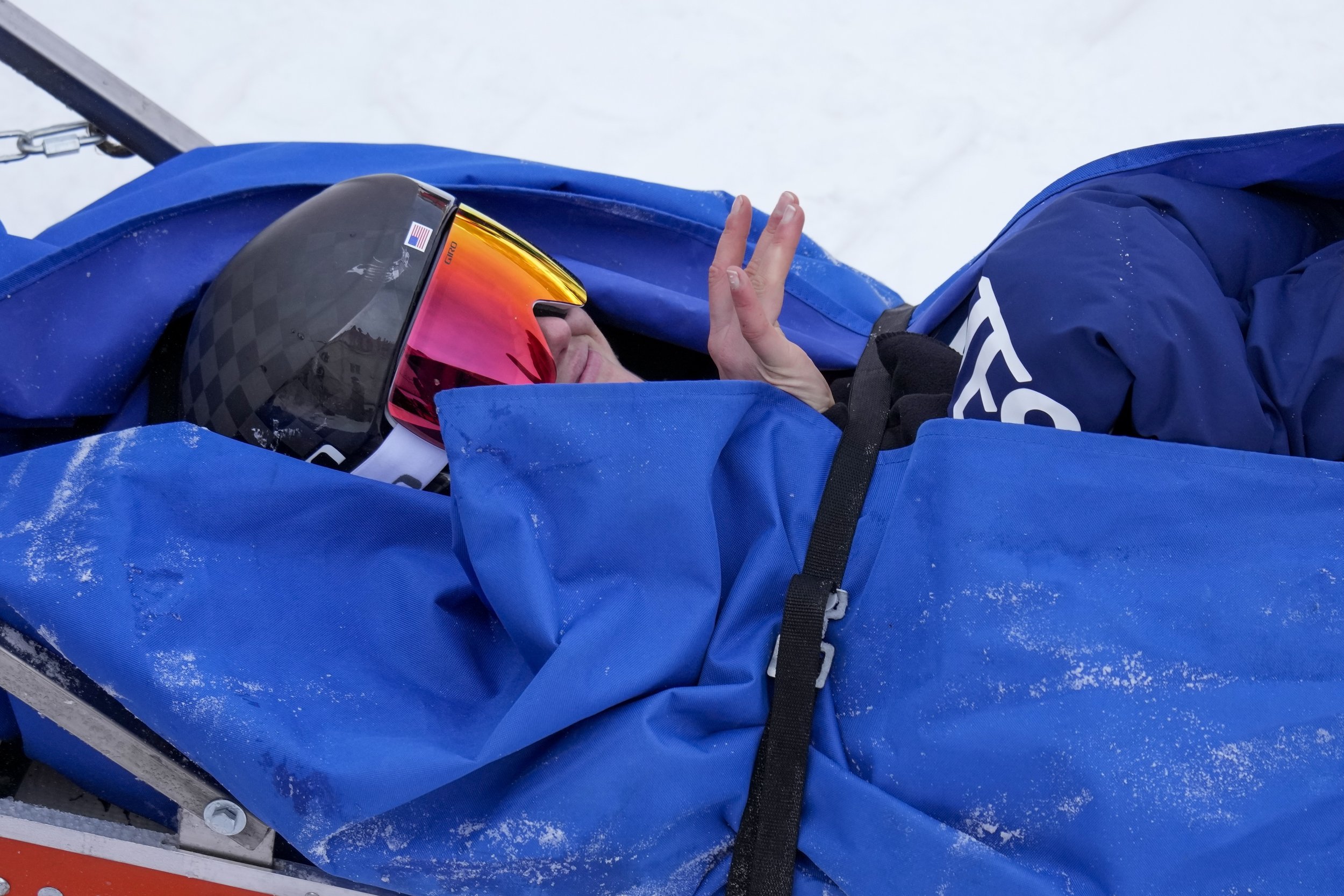  Nina O'Brien of United States is taken on stretcher after falling during the women's giant slalom at the 2022 Winter Olympics, Monday, Feb. 7, 2022, in the Yanqing district of Beijing.(AP Photo/Luca Bruno) 