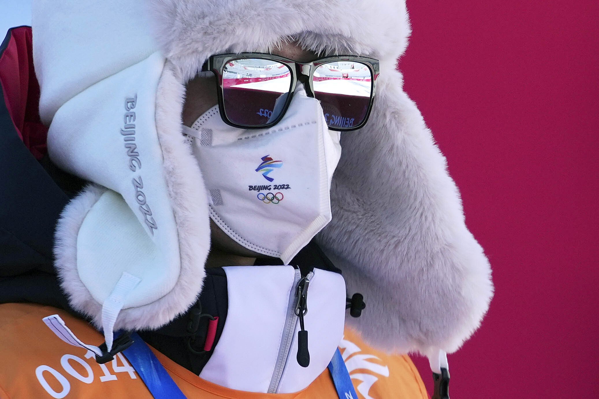  A man wears a face mask displaying the Olympic rings at the ski jumping stadium ahead of the 2022 Winter Olympics, Tuesday, Feb. 1, 2022, in Zhangjiakou, China. (AP Photo/Matthias Schrader) 