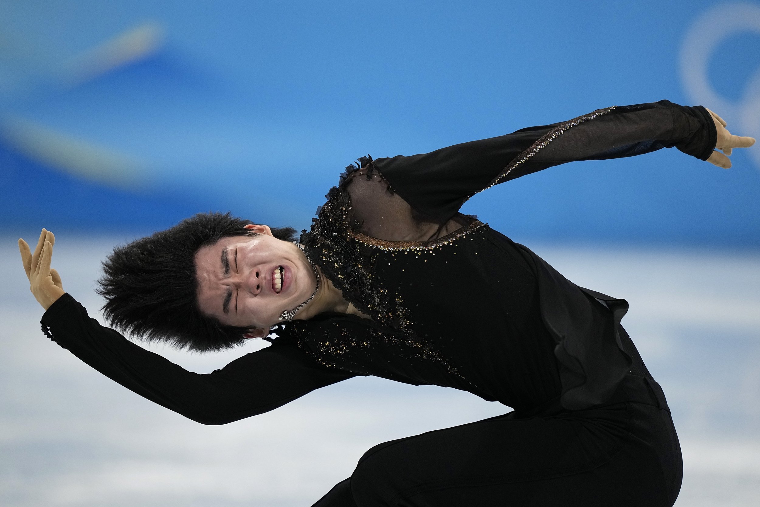  Cha Junhwan, of South Korea, competes during the men's short program figure skating competition at the 2022 Winter Olympics, Tuesday, Feb. 8, 2022, in Beijing. (AP Photo/David J. Phillip) 