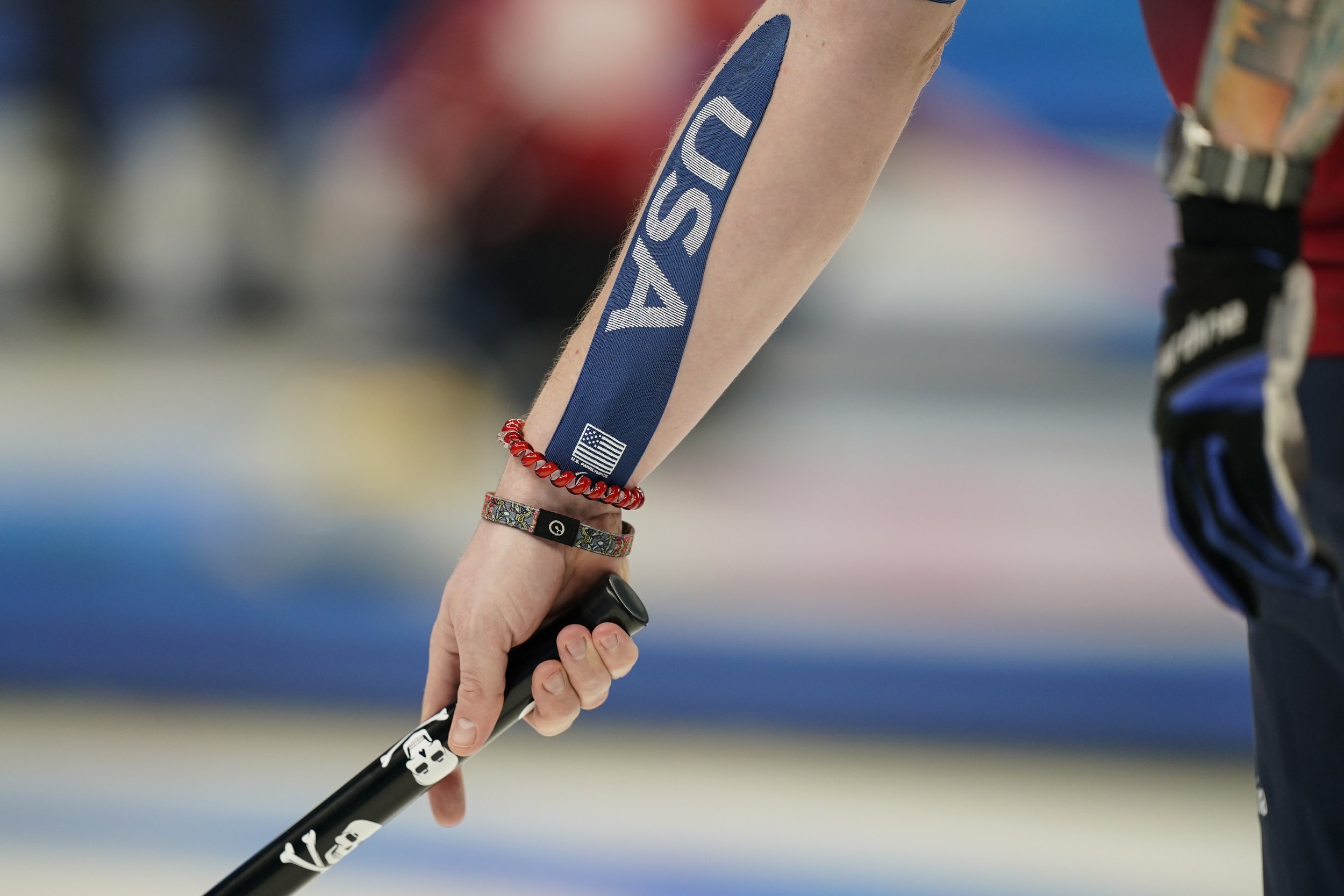  United States' Matt Hamilton lines up a throw during a men's curling match against Norway at the Beijing Winter Olympics Saturday, Feb. 12, 2022, in Beijing. (AP Photo/Brynn Anderson) 