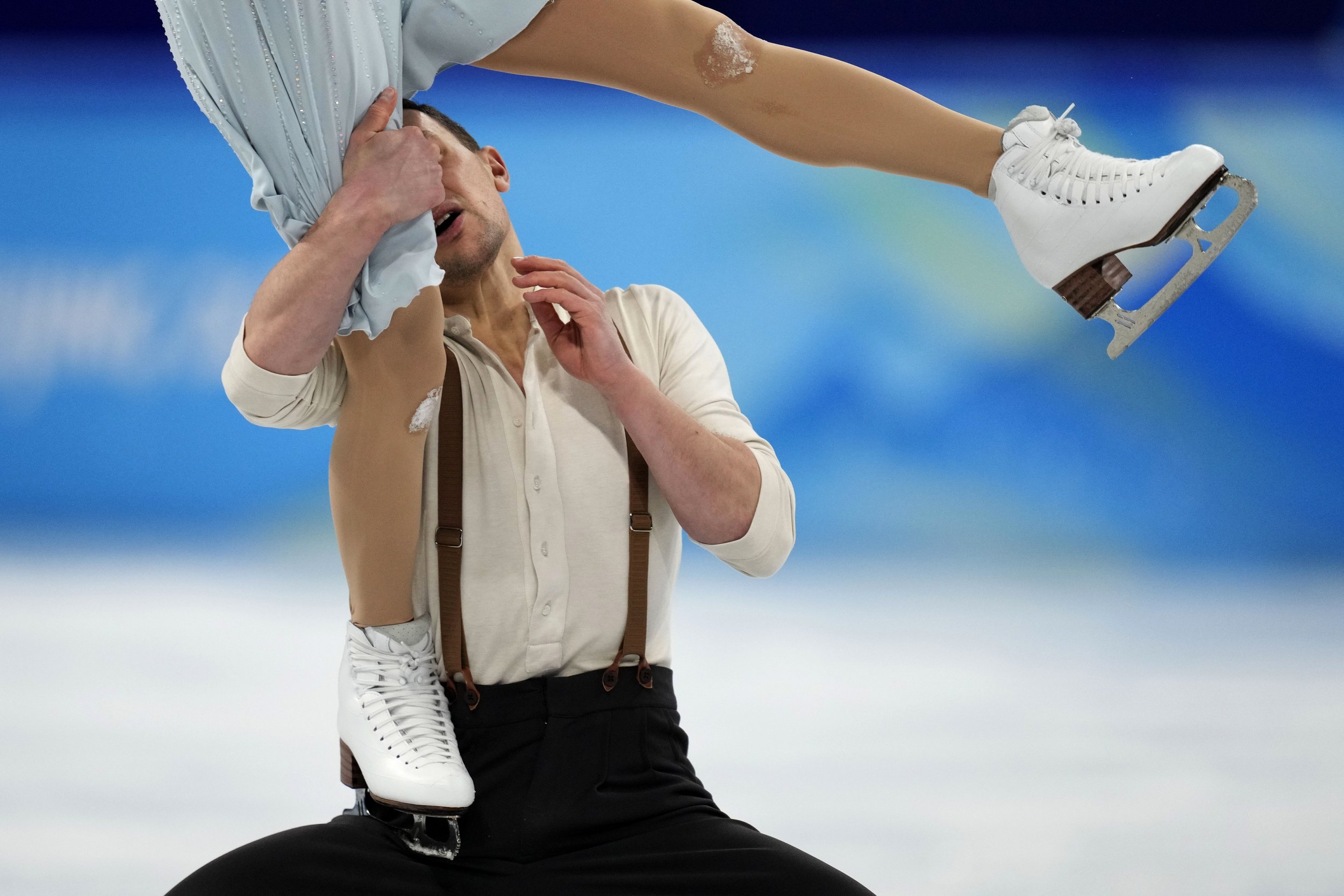  Charlene Guignard and Marco Fabbri, of Italy, perform their routine in the ice dance competition during the figure skating at the 2022 Winter Olympics, Monday, Feb. 14, 2022, in Beijing. (AP Photo/Bernat Armangue) 