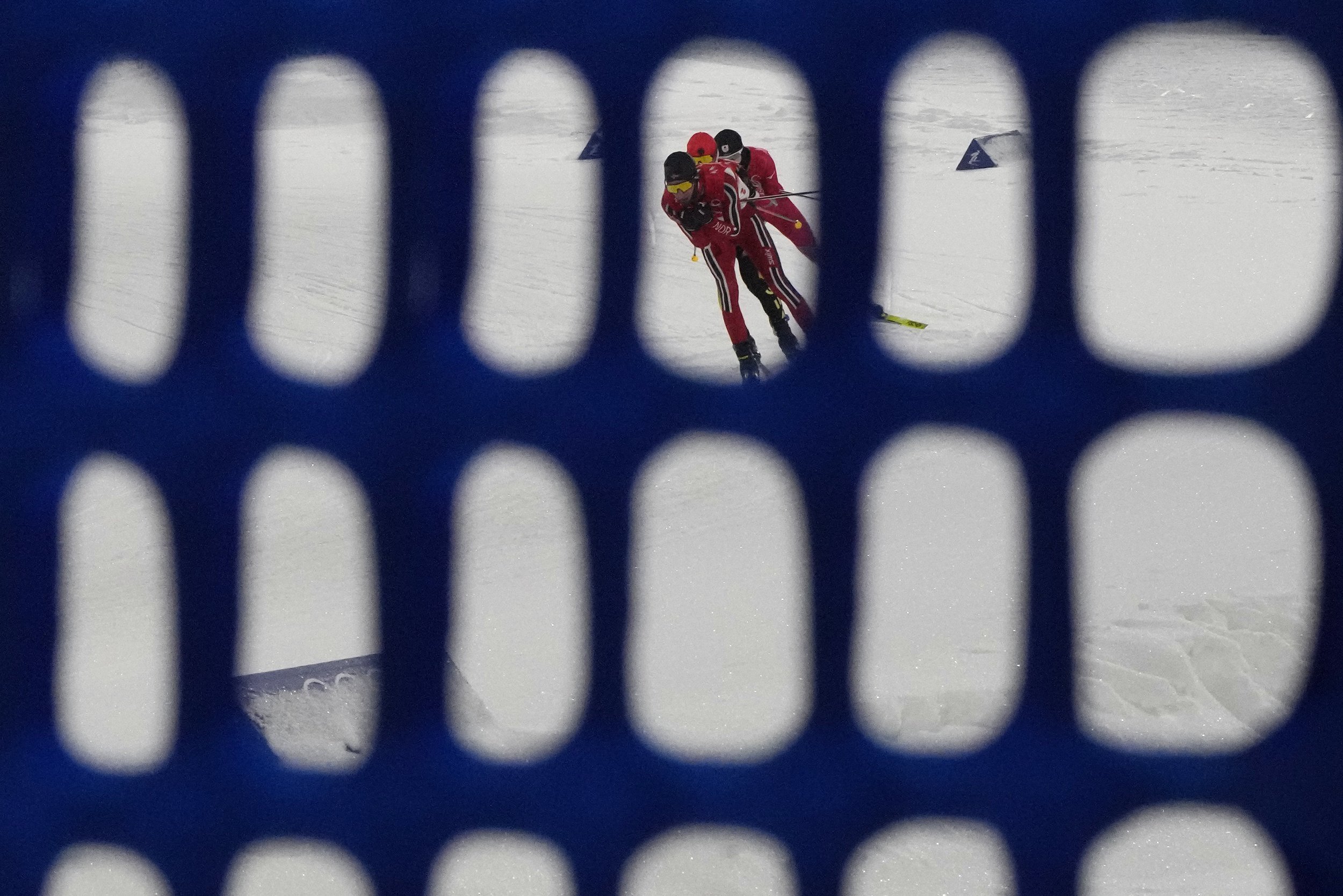  Norway's Espen Bjoernstad leads a group during the cross-country skiing competition of the team Gundersen large hill/4x5km at the 2022 Winter Olympics, Thursday, Feb. 17, 2022, in Zhangjiakou, China. (AP Photo/Aaron Favila) 