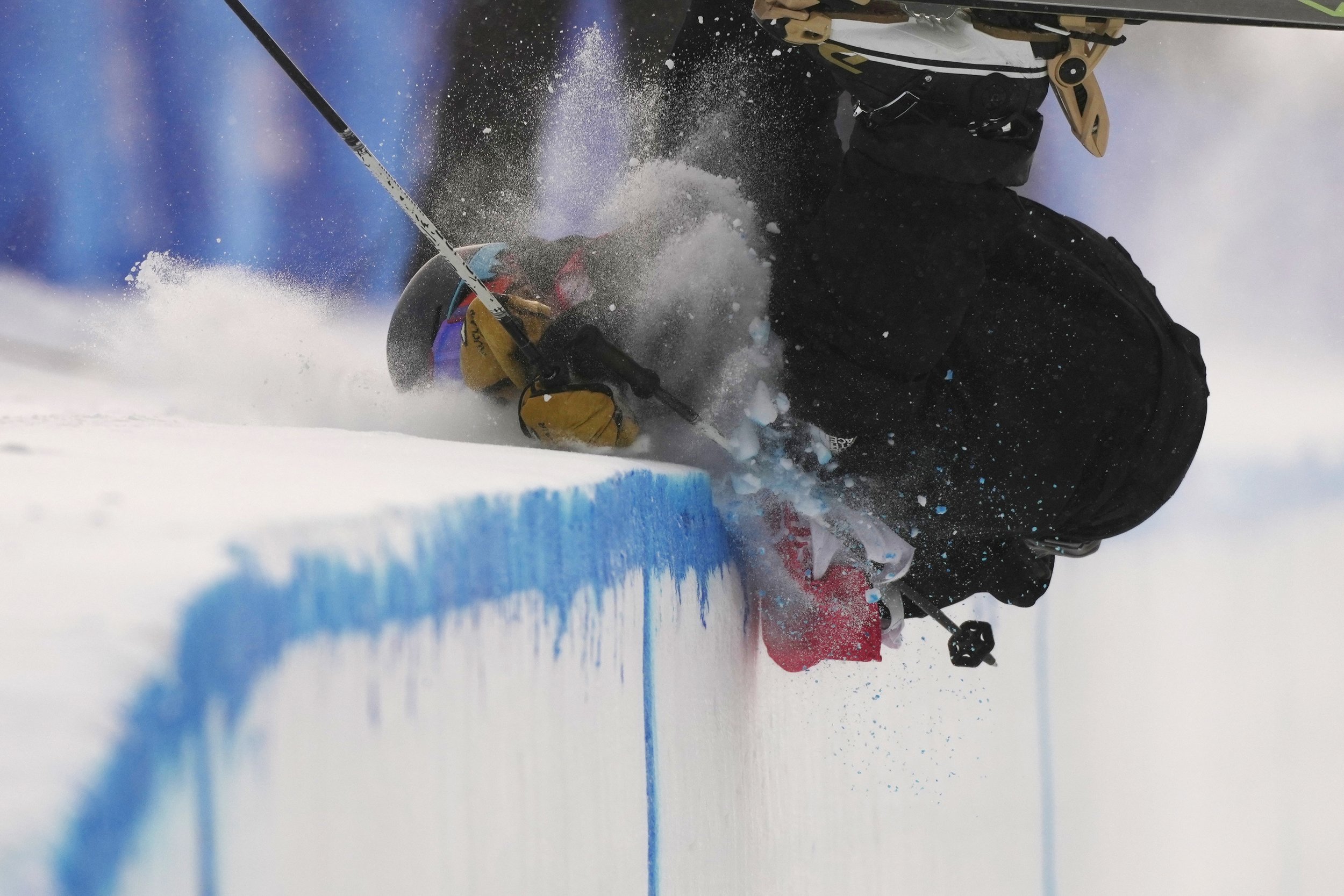  New Zealand's Ben Harrington crashes into the edge of the course during the men's halfpipe qualification at the 2022 Winter Olympics, Thursday, Feb. 17, 2022, in Zhangjiakou, China. (AP Photo/Francisco Seco) 