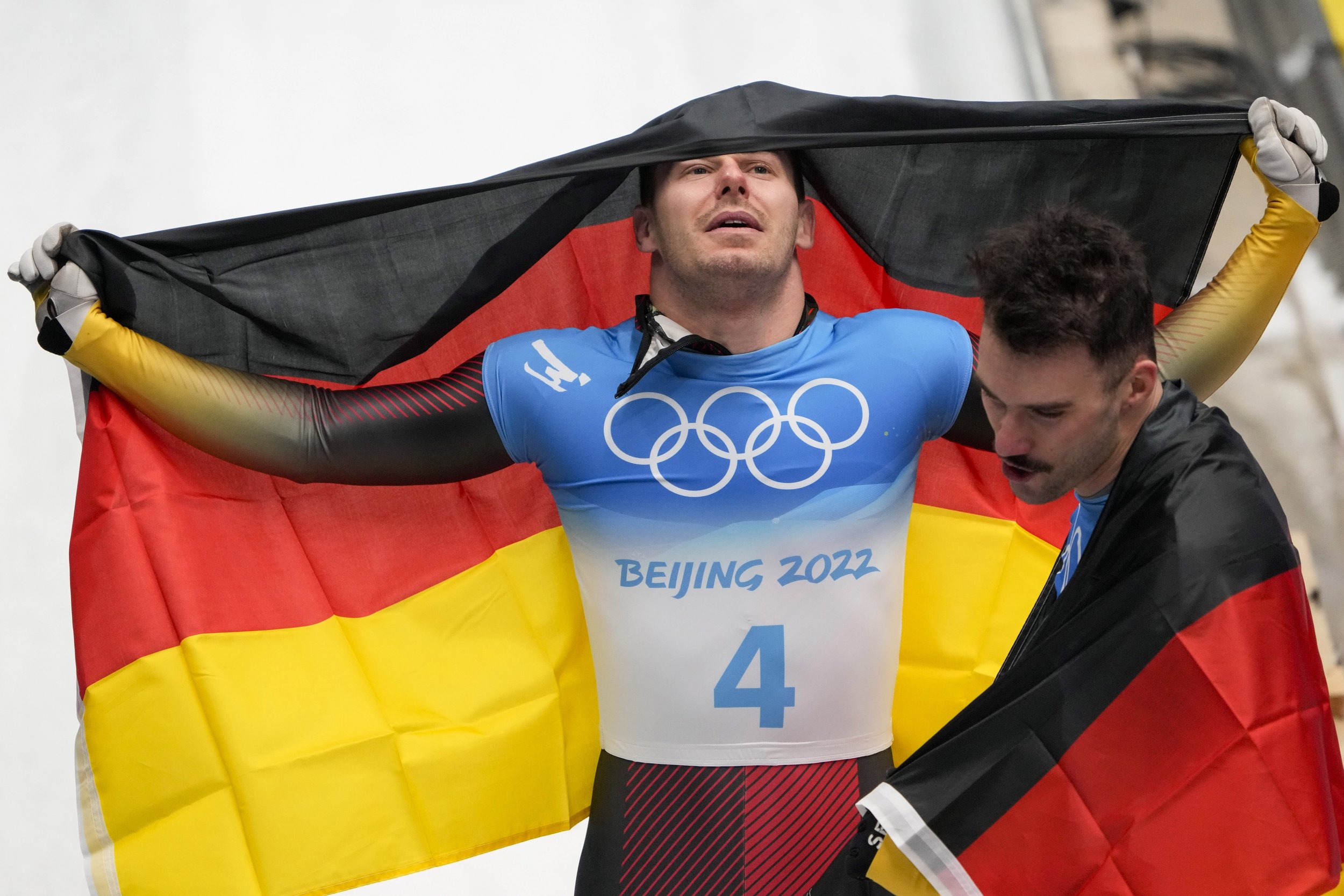  Christopher Grotheer, of Germany, celebrates winning the gold medal in the men's skeleton at the 2022 Winter Olympics, Friday, Feb. 11, 2022, in the Yanqing district of Beijing. (AP Photo/Dmitri Lovetsky) 