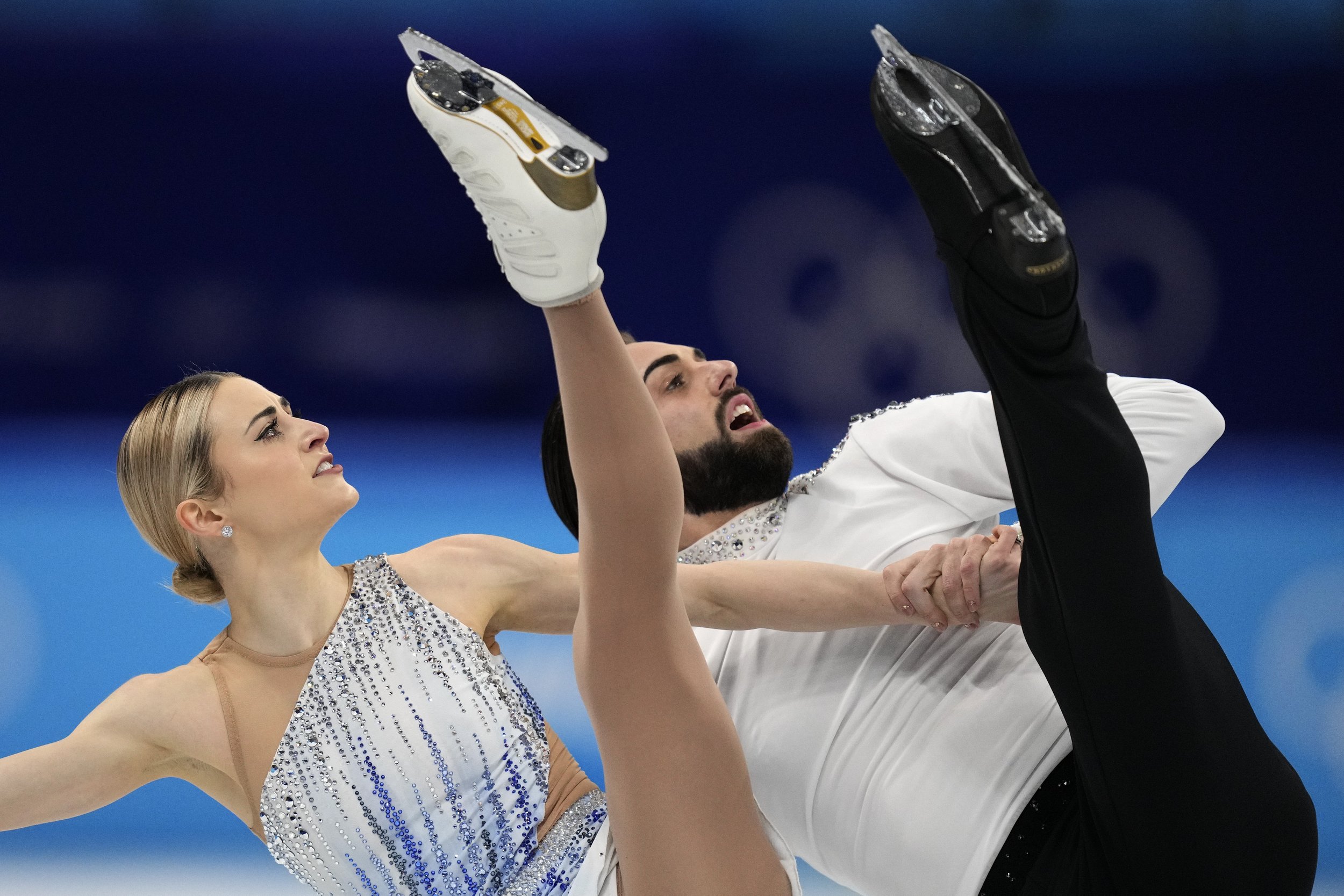  Ashley Cain-Gribble and Timothy Leduc, of the United States, compete in the pairs short program during the figure skating competition at the 2022 Winter Olympics, Friday, Feb. 18, 2022, in Beijing. (AP Photo/Bernat Armangue) 