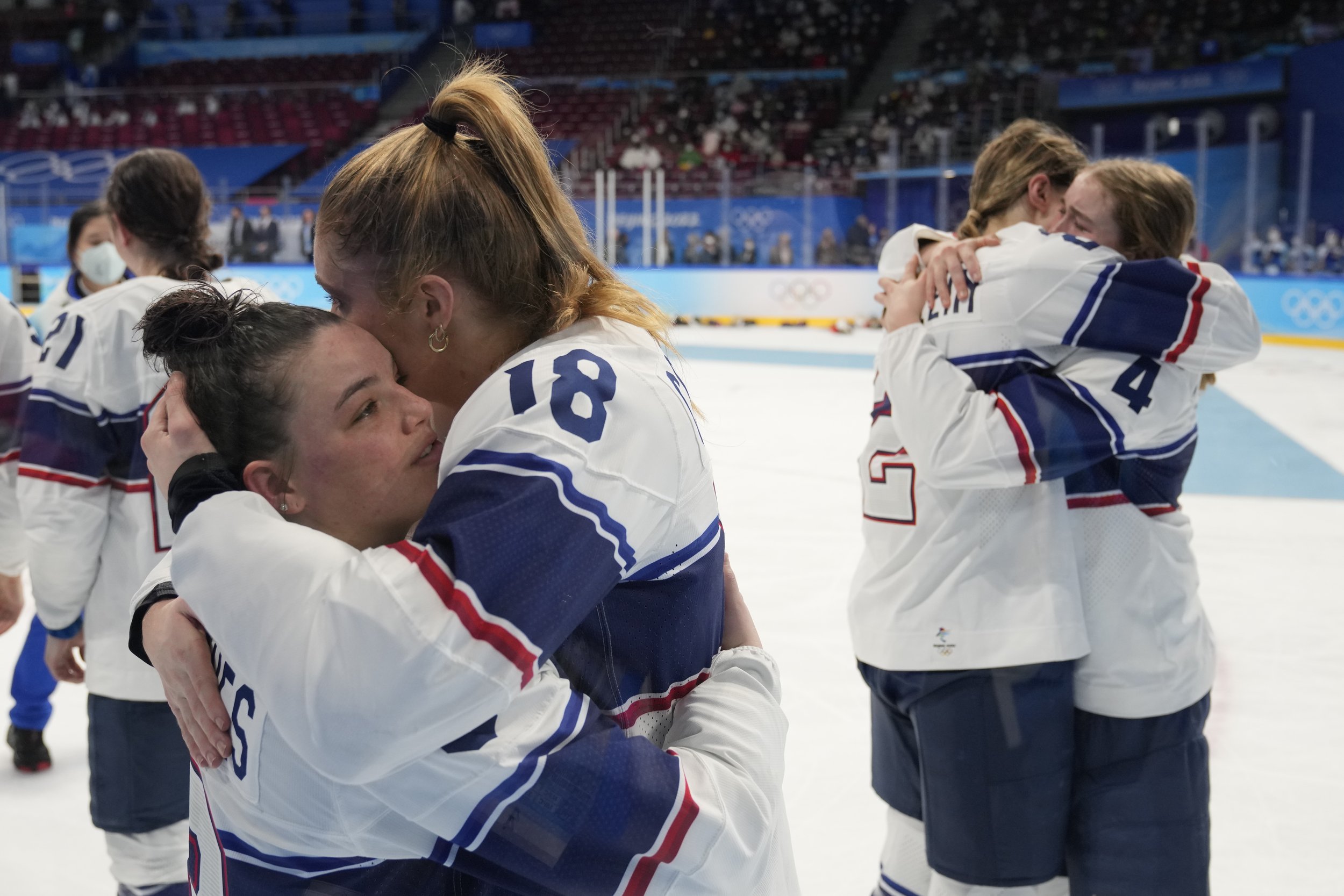  United States react after losing to Canada in the women's gold medal hockey game at the 2022 Winter Olympics, Thursday, Feb. 17, 2022, in Beijing. (AP Photo/Petr David Josek) 
