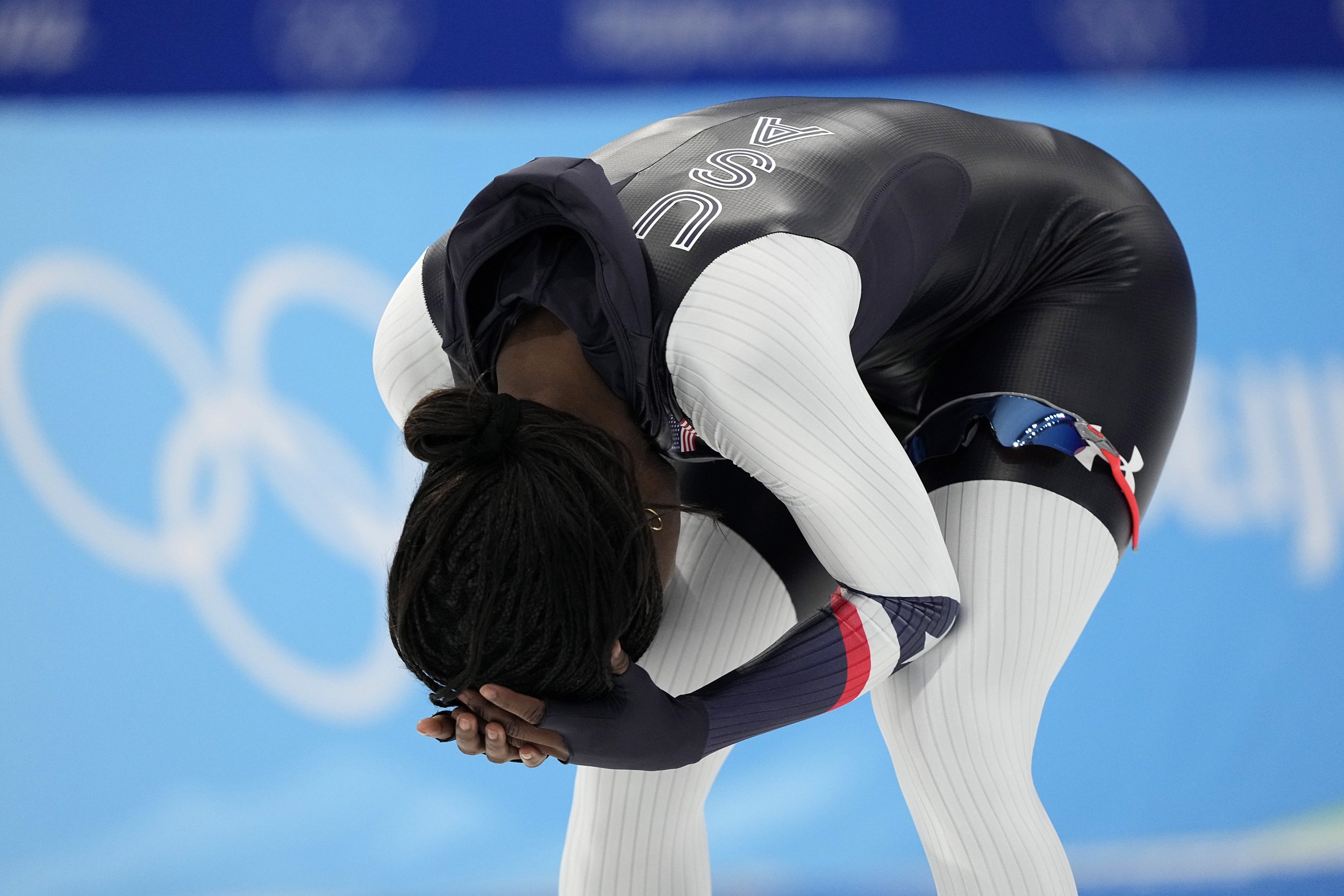  Erin Jackson of the United States reacts after winning the gold medal in the speedskating women's 500-meter race at the 2022 Winter Olympics, Sunday, Feb. 13, 2022, in Beijing. (AP Photo/Ashley Landis) 