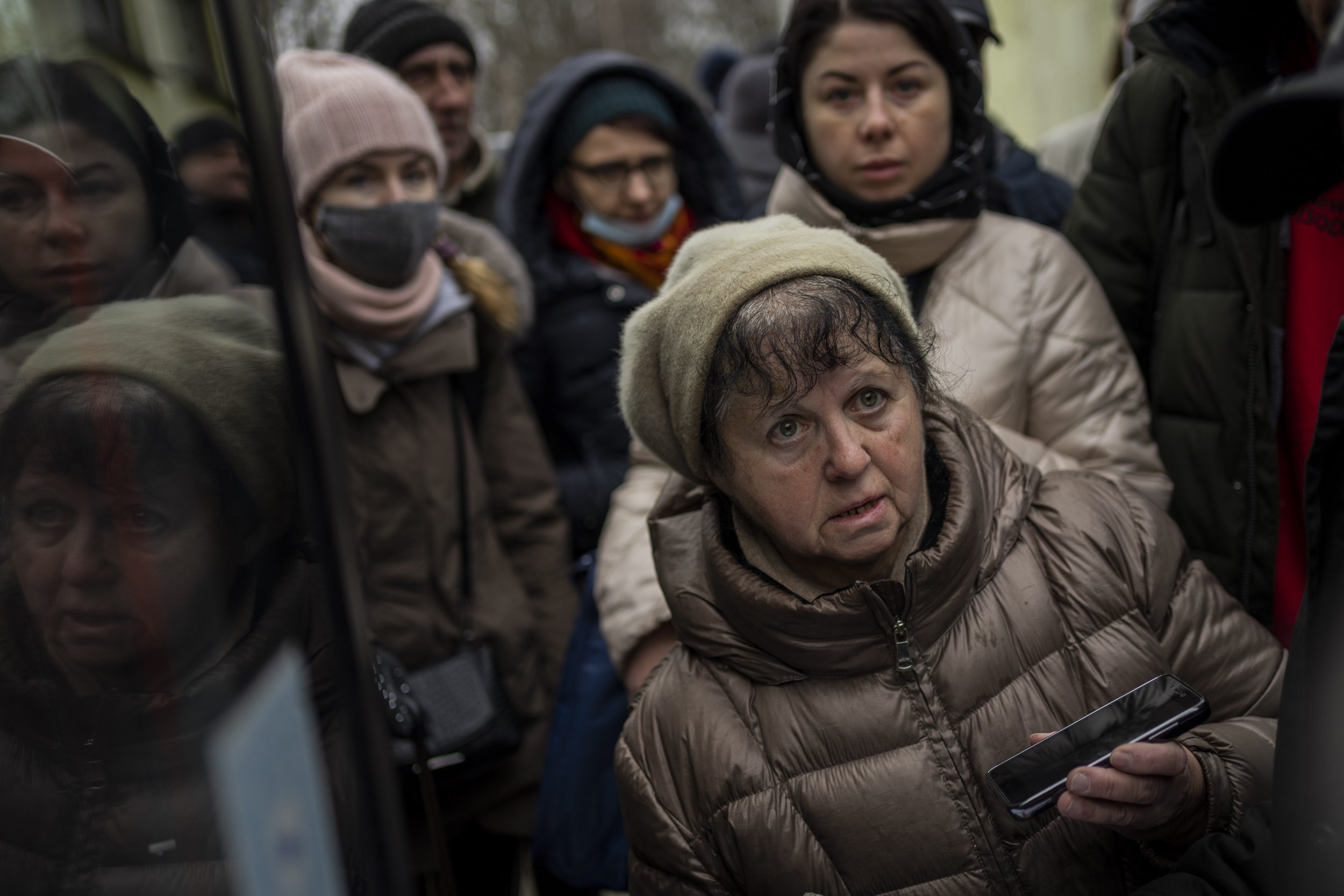  Ukrainians prepare to board a bus to Poland at Lviv bus main station, western Ukraine, Tuesday, March 1, 2022. (AP Photo/Bernat Armangue) 