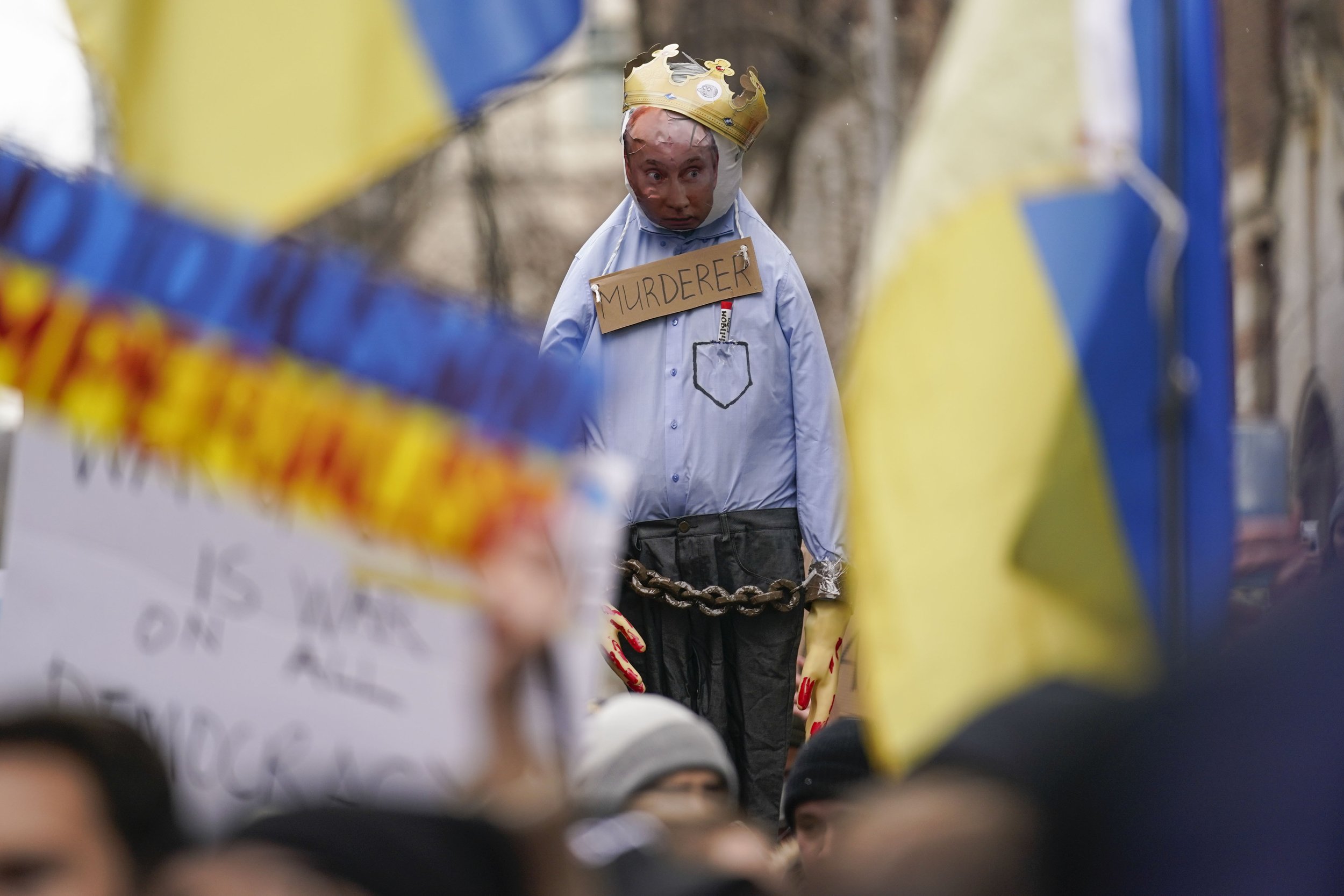  Pro-Ukraine demonstrators carry signs and an effigy of Vladimir Putin near Russia's UN Mission, Thursday, Feb. 24, 2022, in New York. (AP Photo/Seth Wenig) 