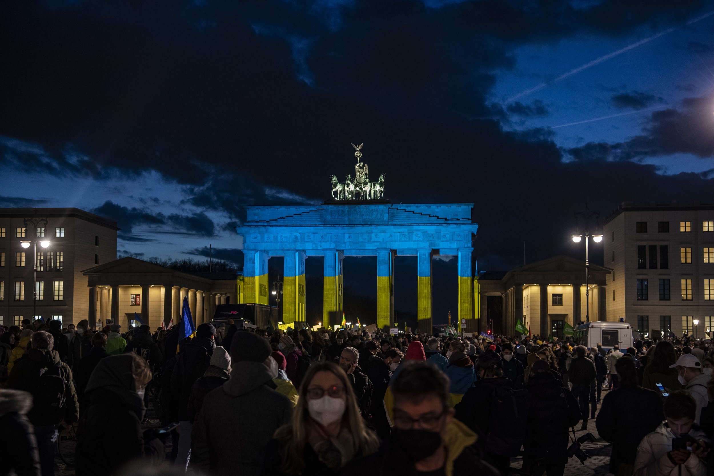  The Brandenburg Gate is illuminated in the colors of Ukraine during a solidarity demonstration following the Russian invasion into the Ukraine, in Berlin, Germany, Thursday, Feb. 24, 2022. (Paul Zinken/dpa via AP) 