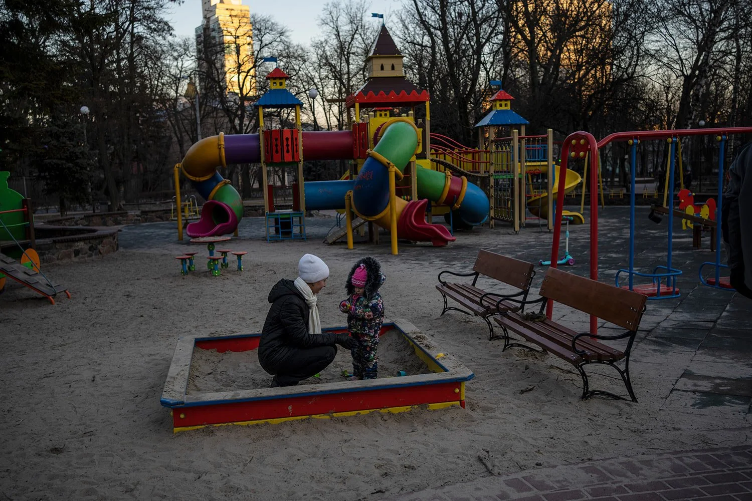  Olga plays with her daughter Vedeneya in an empty park in Kyiv, Ukraine, Friday, March 18, 2022.  (AP Photo/Rodrigo Abd) 