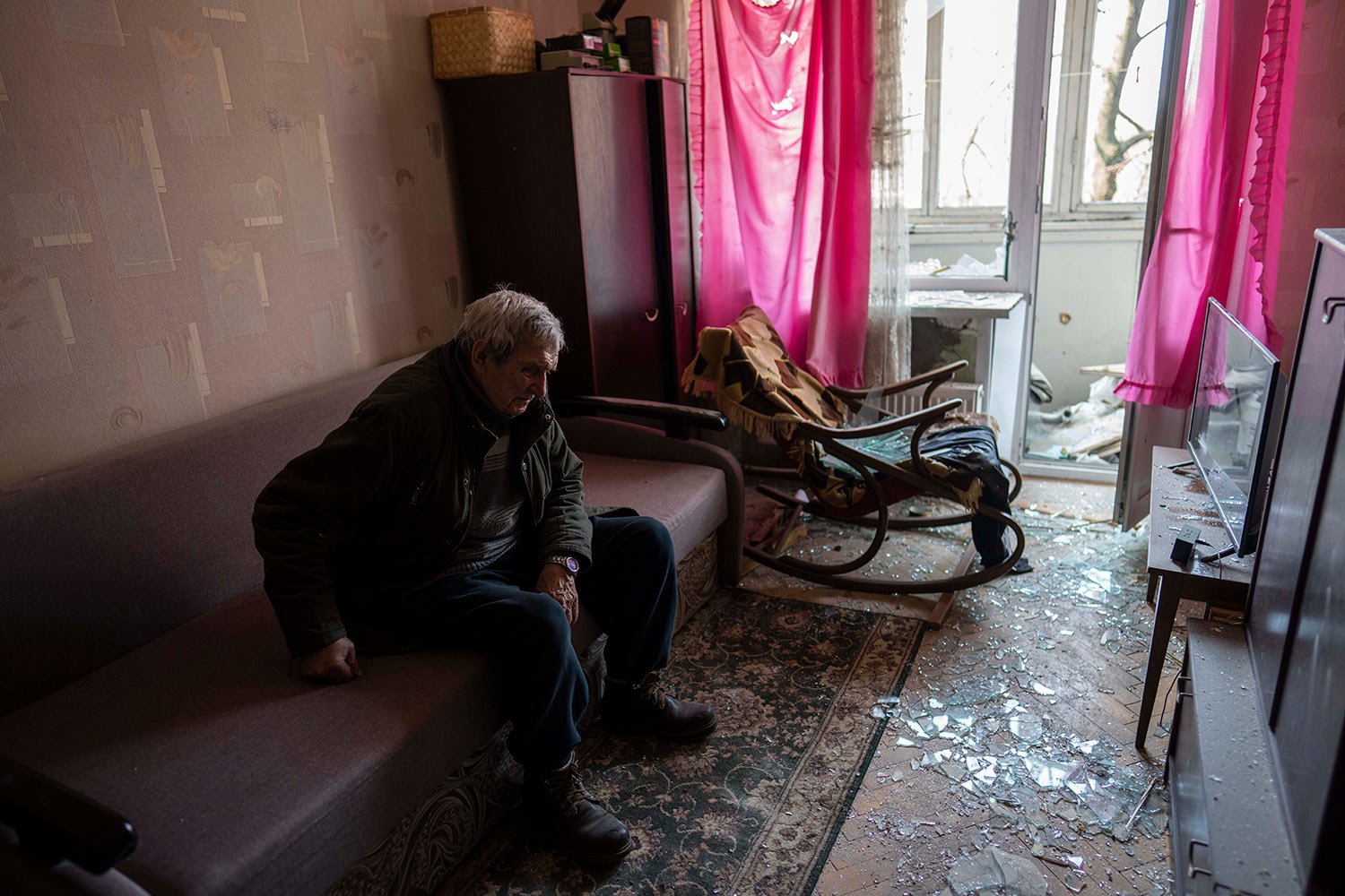  Volodymyr, 80, rests inside his apartment damaged by shelling, in Kyiv, Ukraine,Wednesday, March 23, 2022. (AP Photo/Rodrigo Abd) 