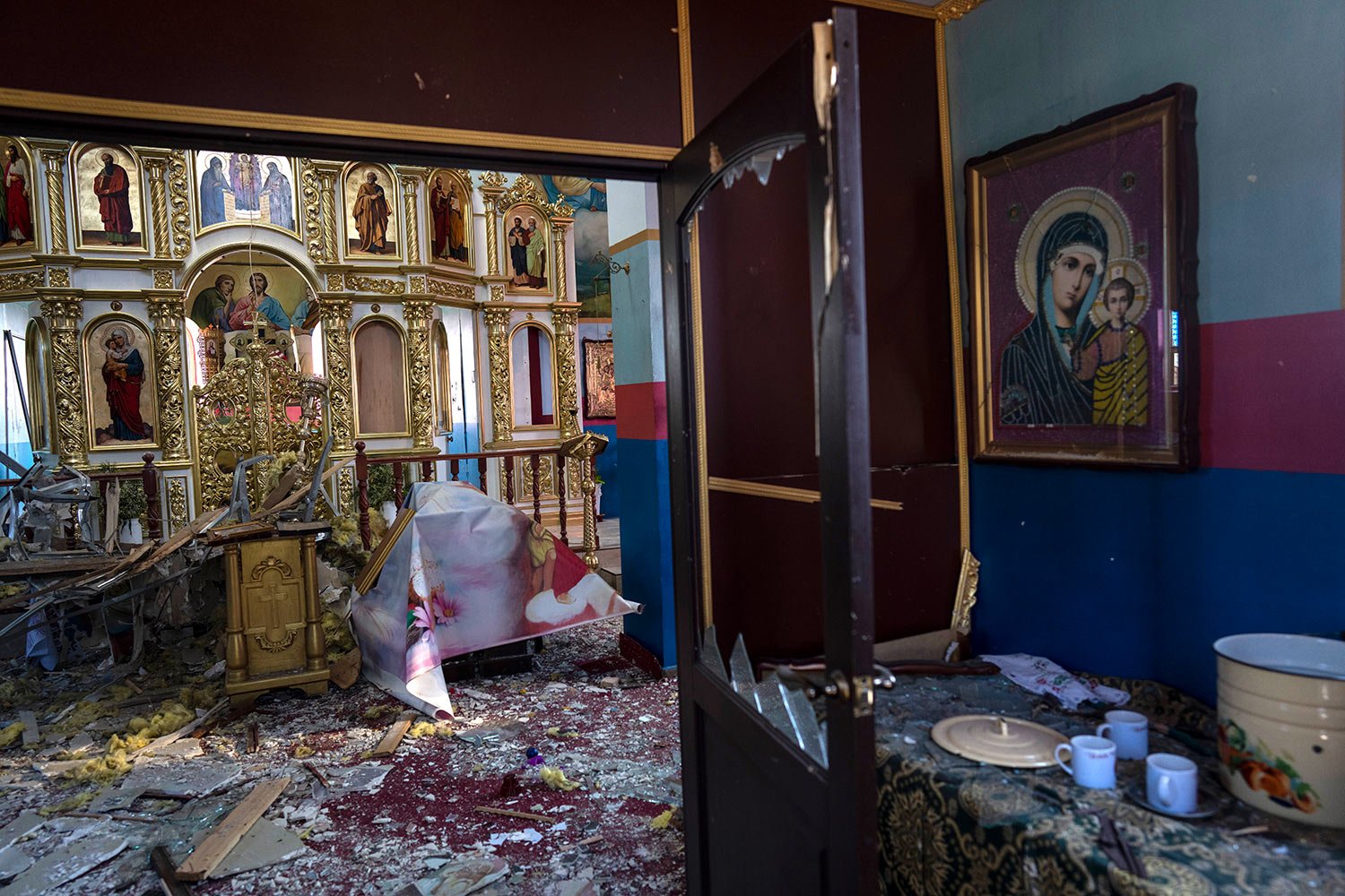  Damage is seen inside a Ukrainian Orthodox Church in Yasnogorodk, a rural town where the Ukrainian army stopped the advance of the Russian army, on the outskirts of Kyiv, Ukraine, Friday, March 25, 2022. (AP Photo/ (AP Photo/Rodrigo Abd) 