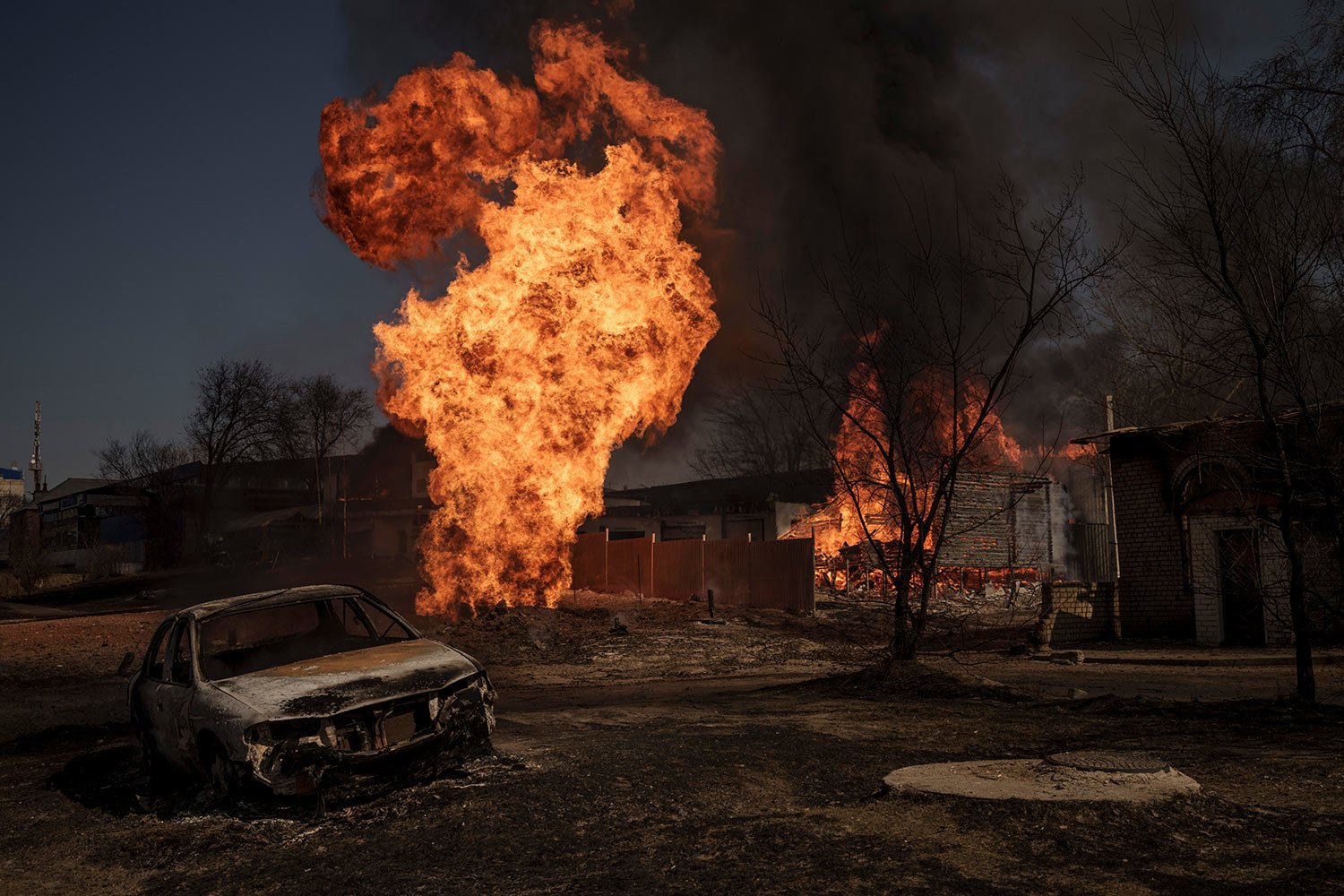  Flames and smoke rise from a fire following a Russian attack in Kharkiv, Ukraine, Friday, March 25, 2022. (AP Photo/Felipe Dana) 